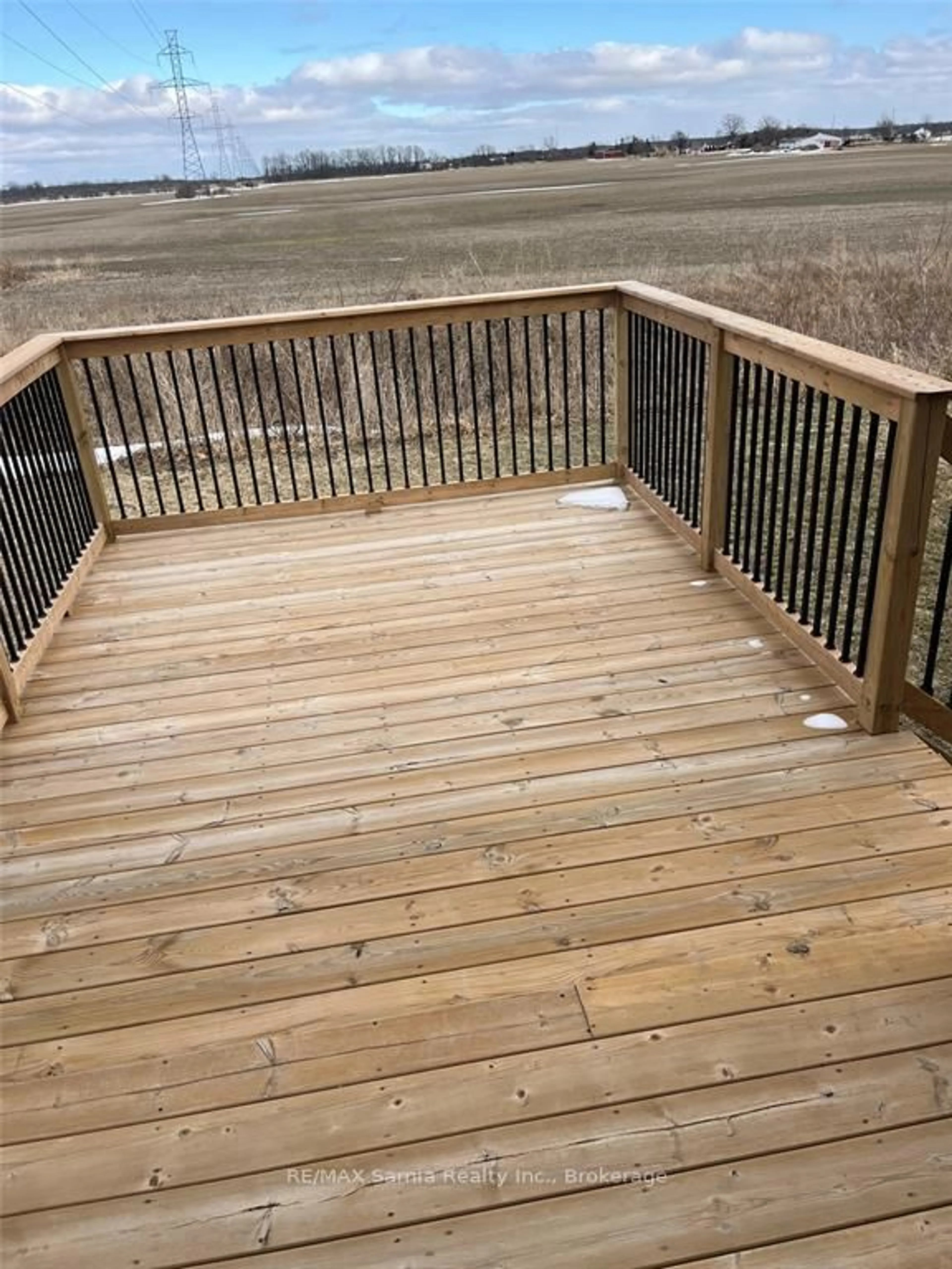 Patio, water/lake/river/ocean view for 1552 Melwood Dr, St. Clair Ontario N0N 1B0