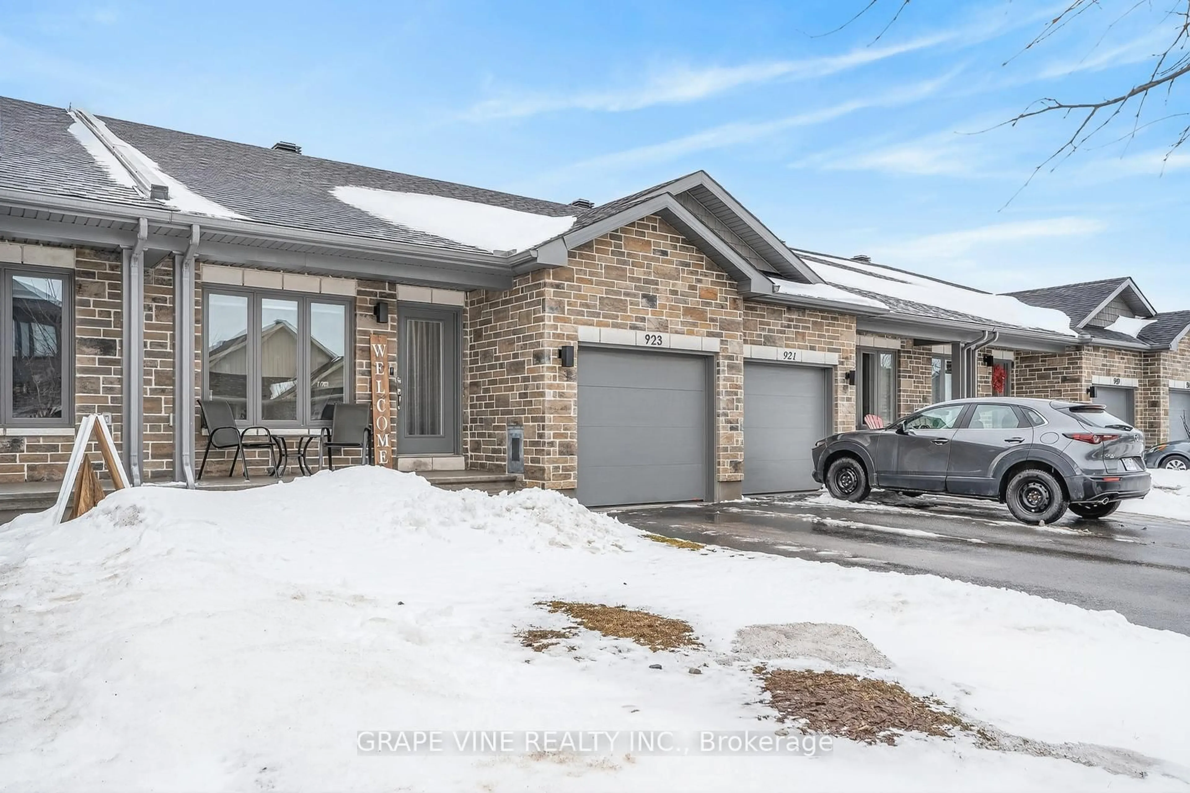 A pic from outside/outdoor area/front of a property/back of a property/a pic from drone, street for 923 Leishman Dr, Almonte Ontario K0A 1A0