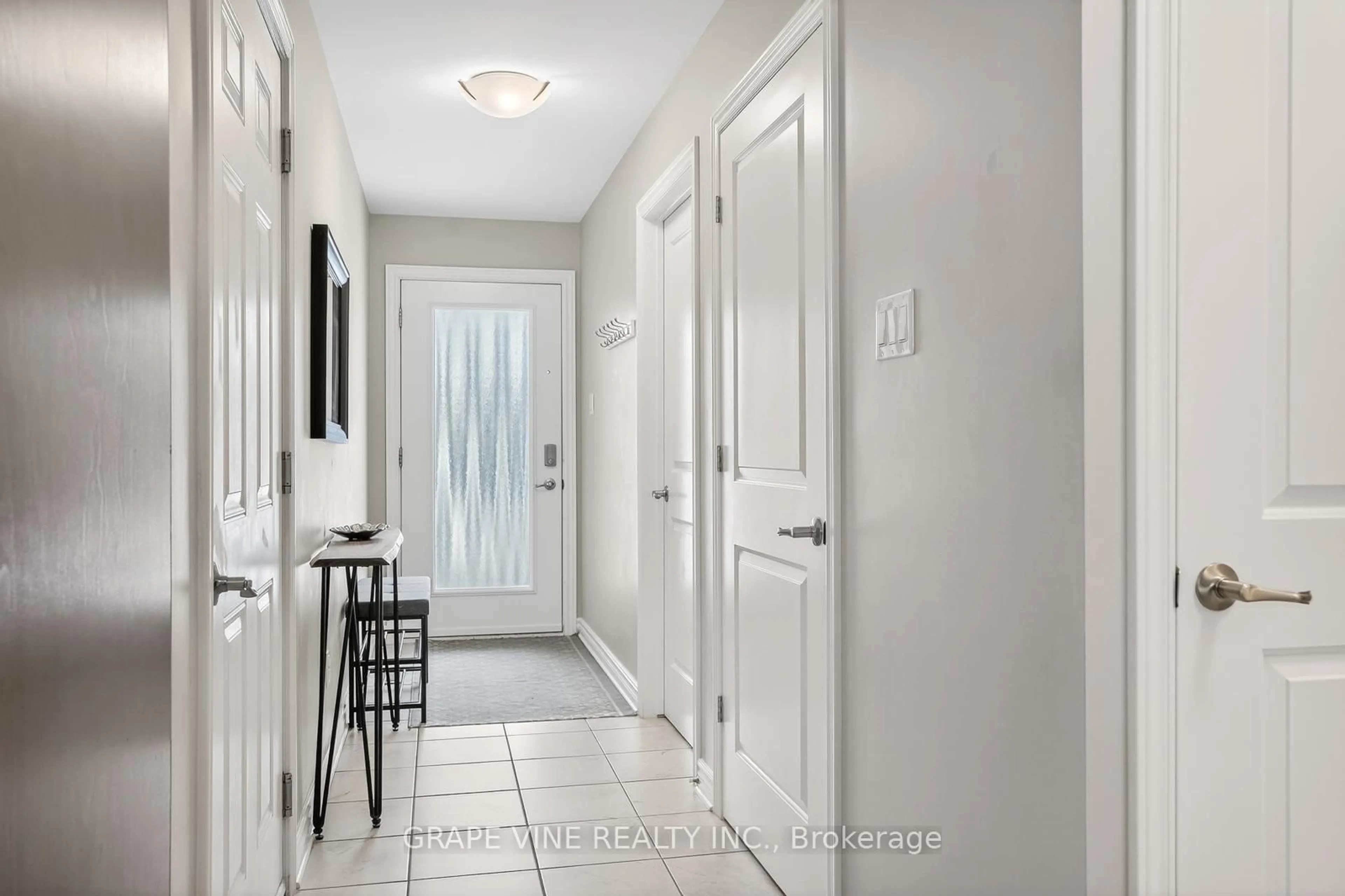 Indoor entryway for 923 Leishman Dr, Almonte Ontario K0A 1A0