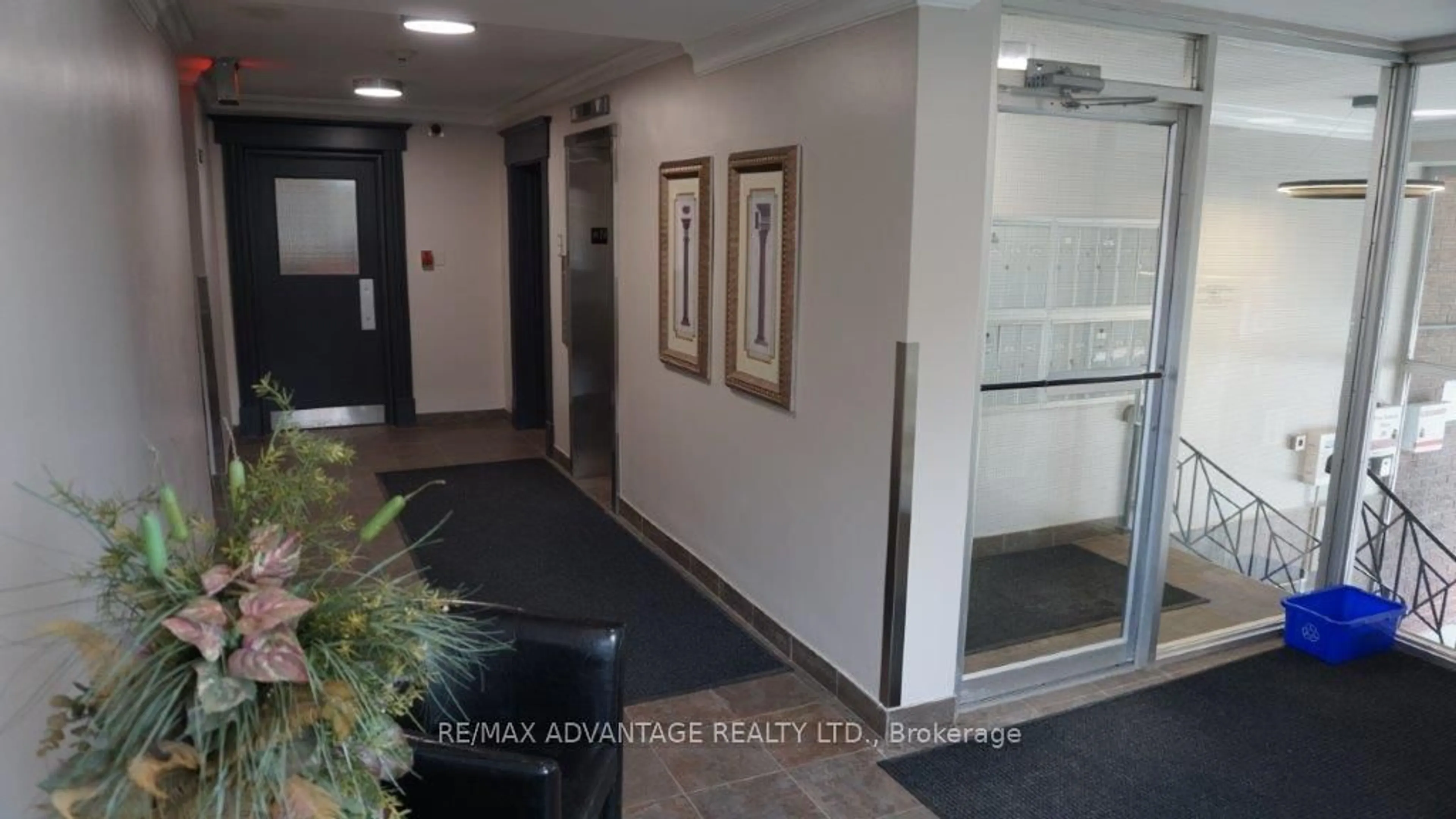 Lobby for 570 William St #605, London East Ontario N6B 3E9