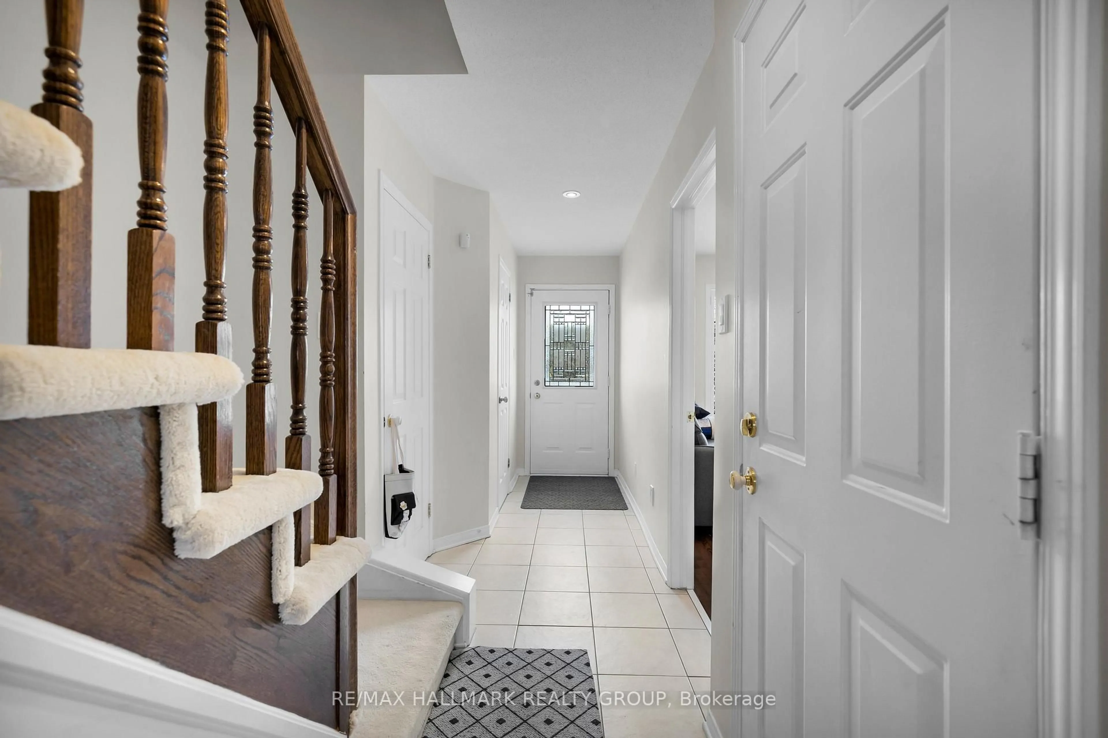 Indoor entryway for 90 Edenvale Dr #241, Kanata Ontario K2K 3N8