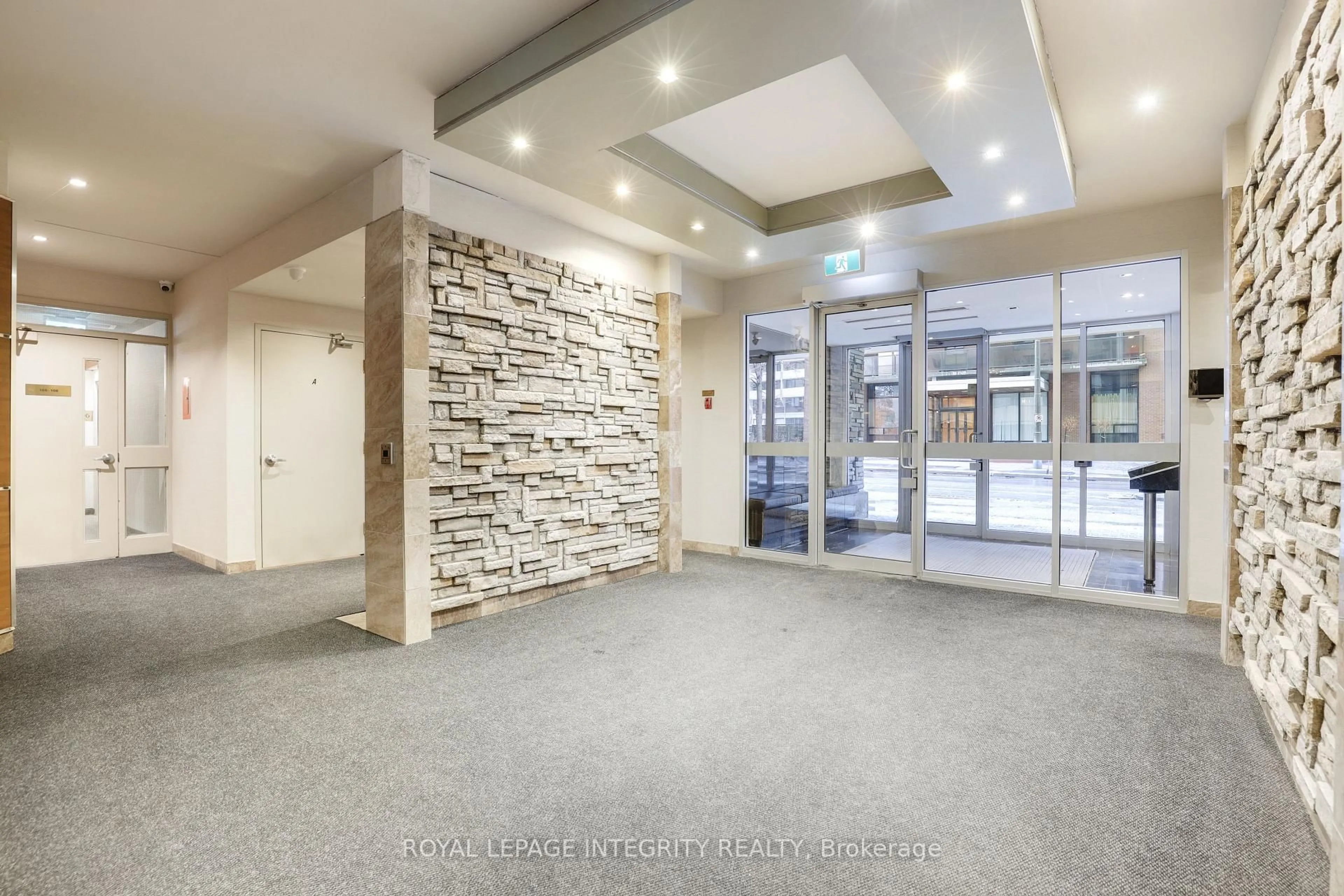 Indoor foyer for 470 Laurier Ave #PH2104, Ottawa Ontario K1R 7W9