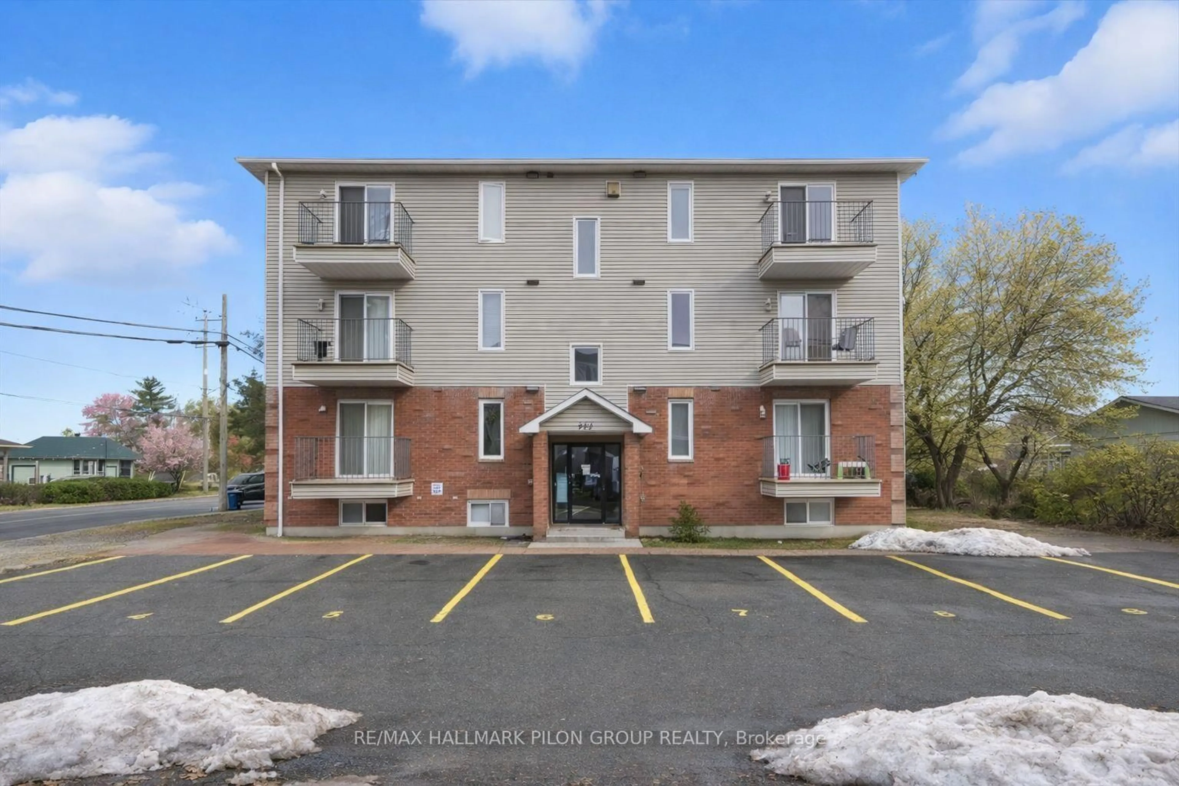 Unknown for 902 Notre Dame St #100, Russell Ontario K0A 1W0