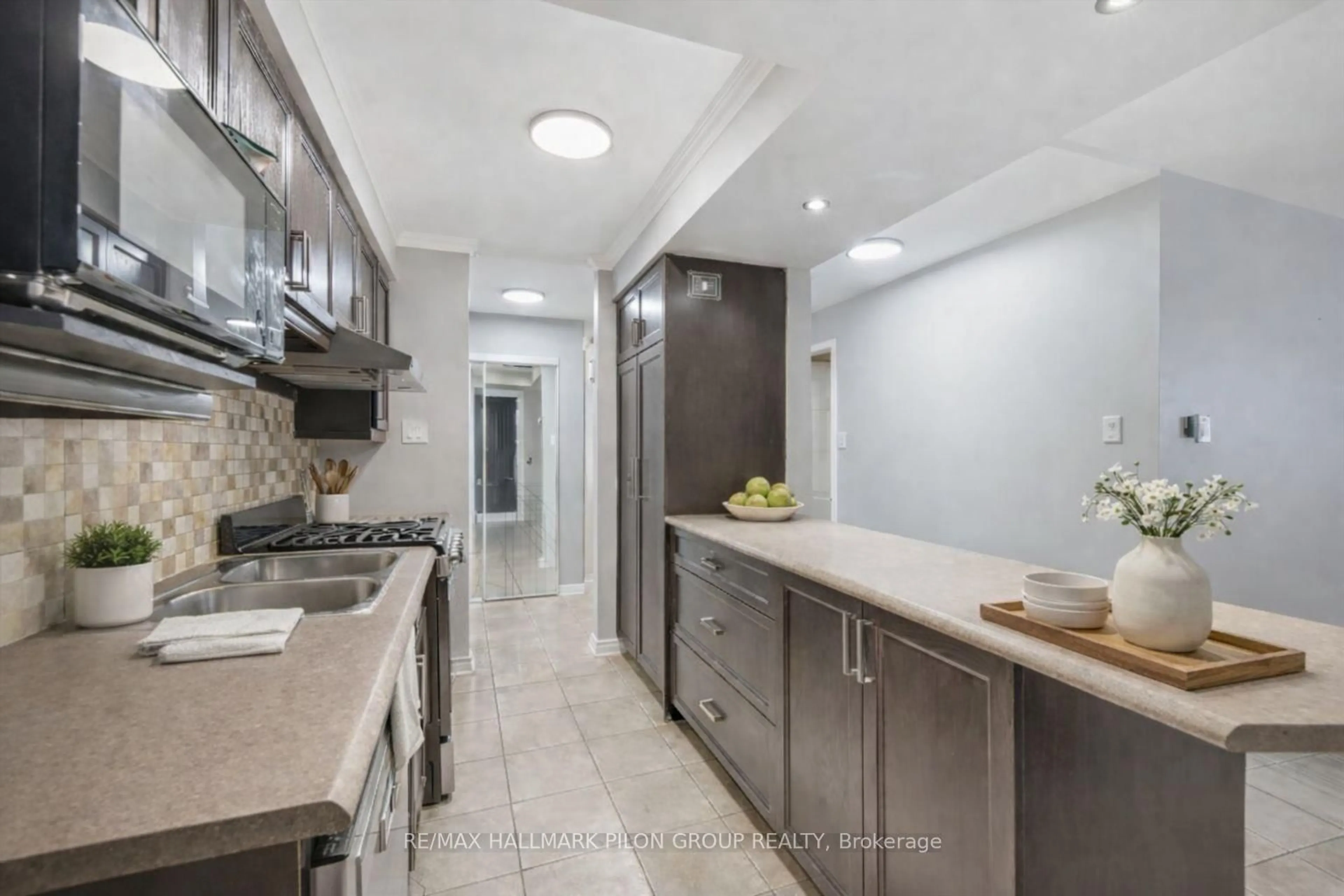 Unknown for 902 Notre Dame St #100, Russell Ontario K0A 1W0