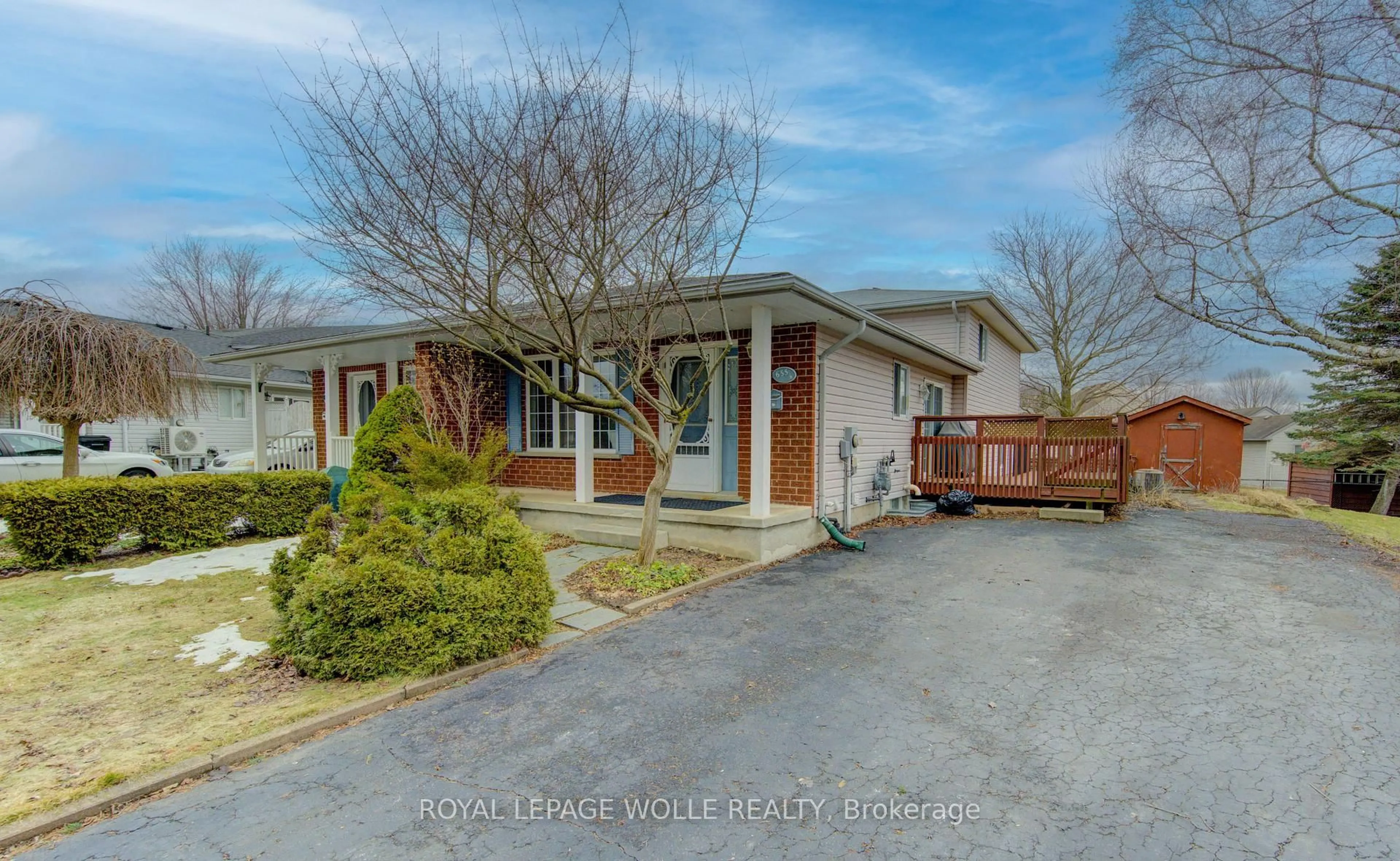 A pic from outside/outdoor area/front of a property/back of a property/a pic from drone, street for 655 Jacob Lane #B, Waterloo Ontario N2V 2G9