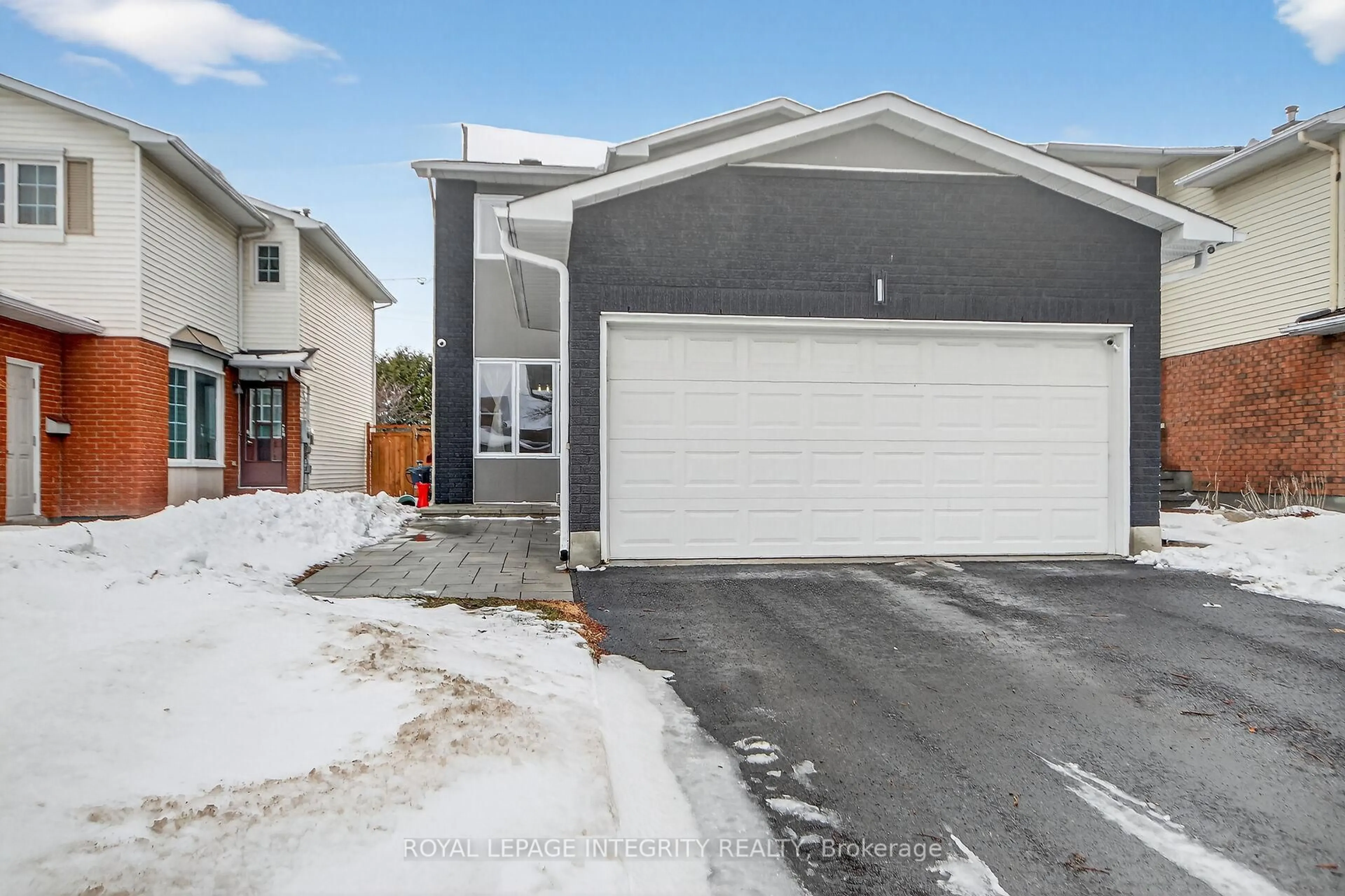 Unknown for 2092 Legrand Cres, Ottawa Ontario K1E 3T6