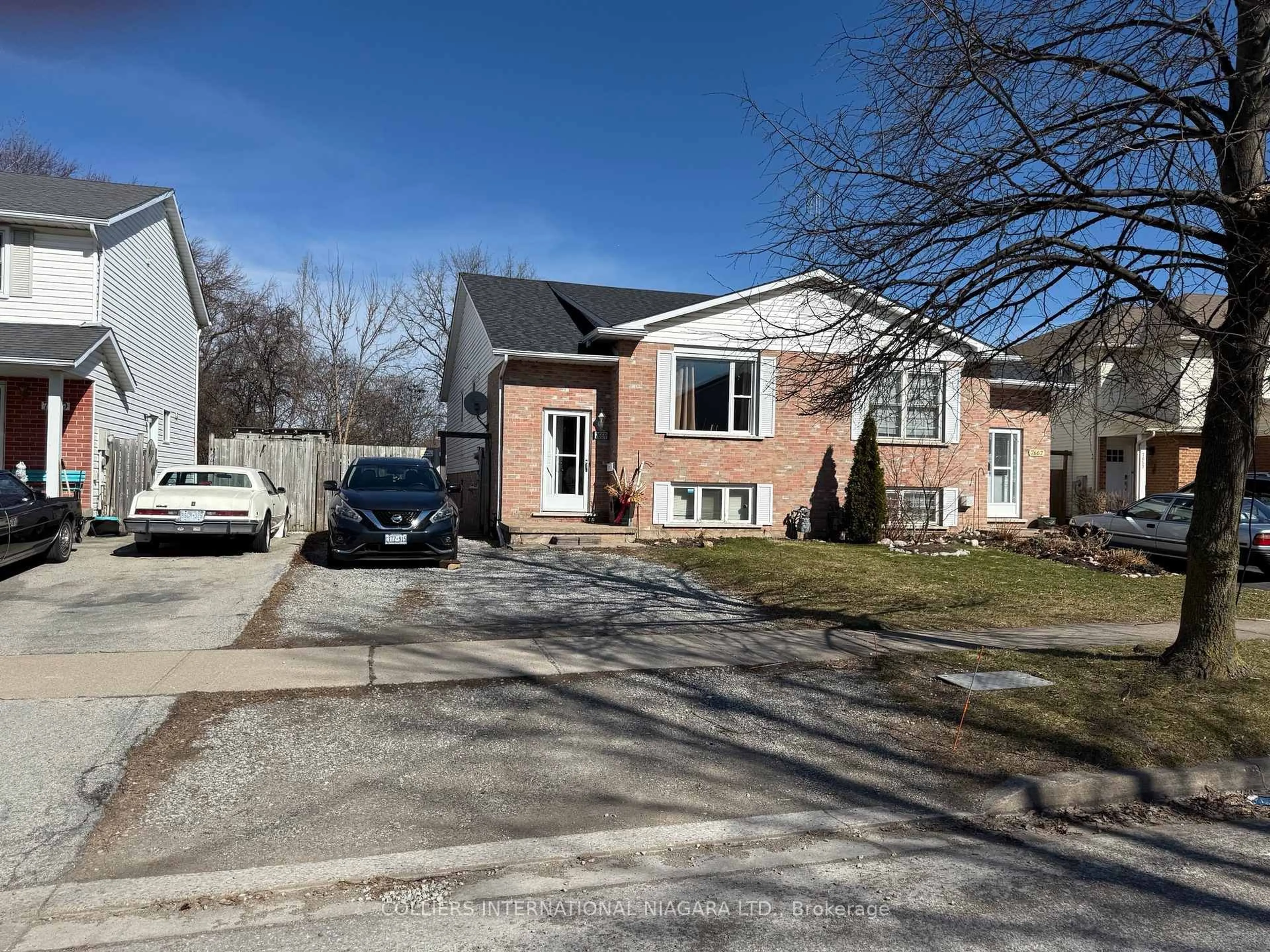 Home with brick exterior material, street for 7669 Trackview St, Niagara Falls Ontario L2H 2Z6