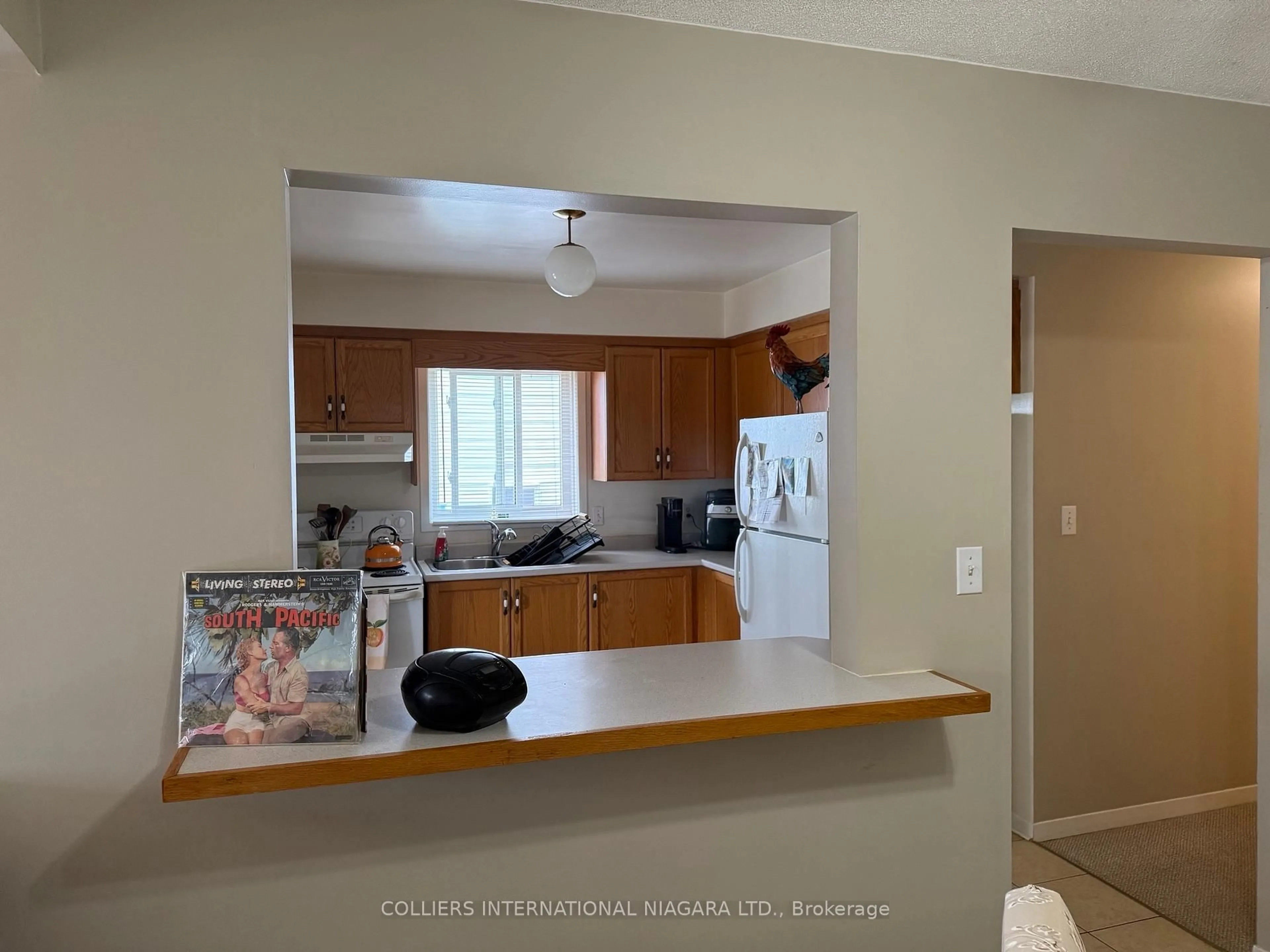 Standard kitchen, unknown for 7669 Trackview St, Niagara Falls Ontario L2H 2Z6