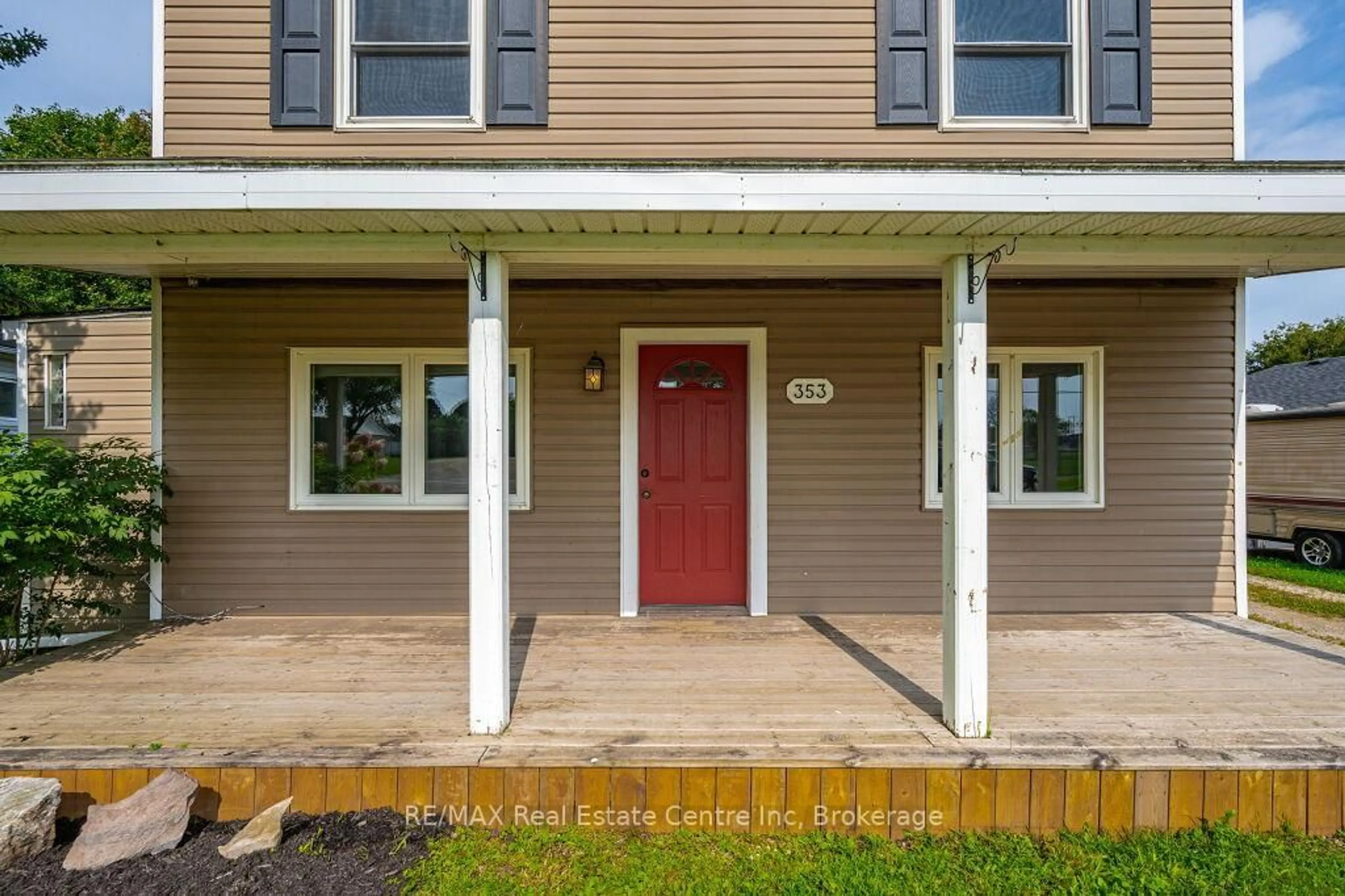 Indoor entryway for 353 Wellington St, Wellington North Ontario N0G 2L2