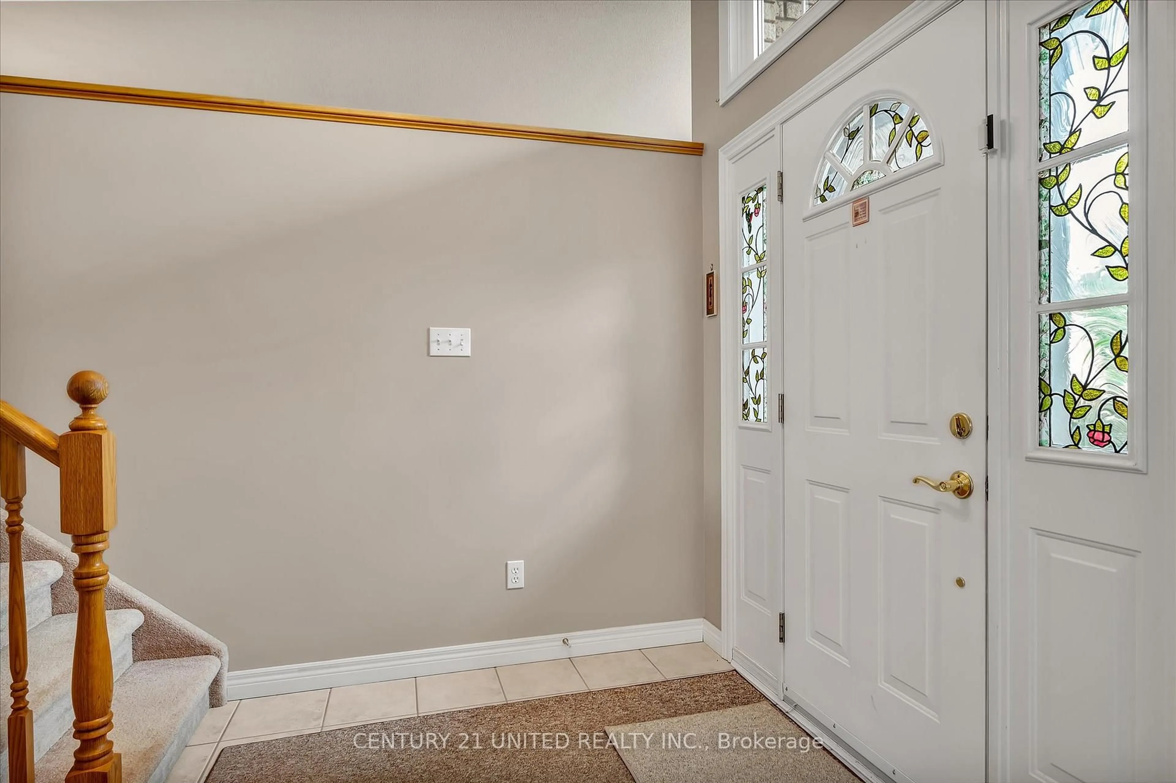 Indoor entryway for 1329 White Cres, Peterborough Ontario K9K 2L6
