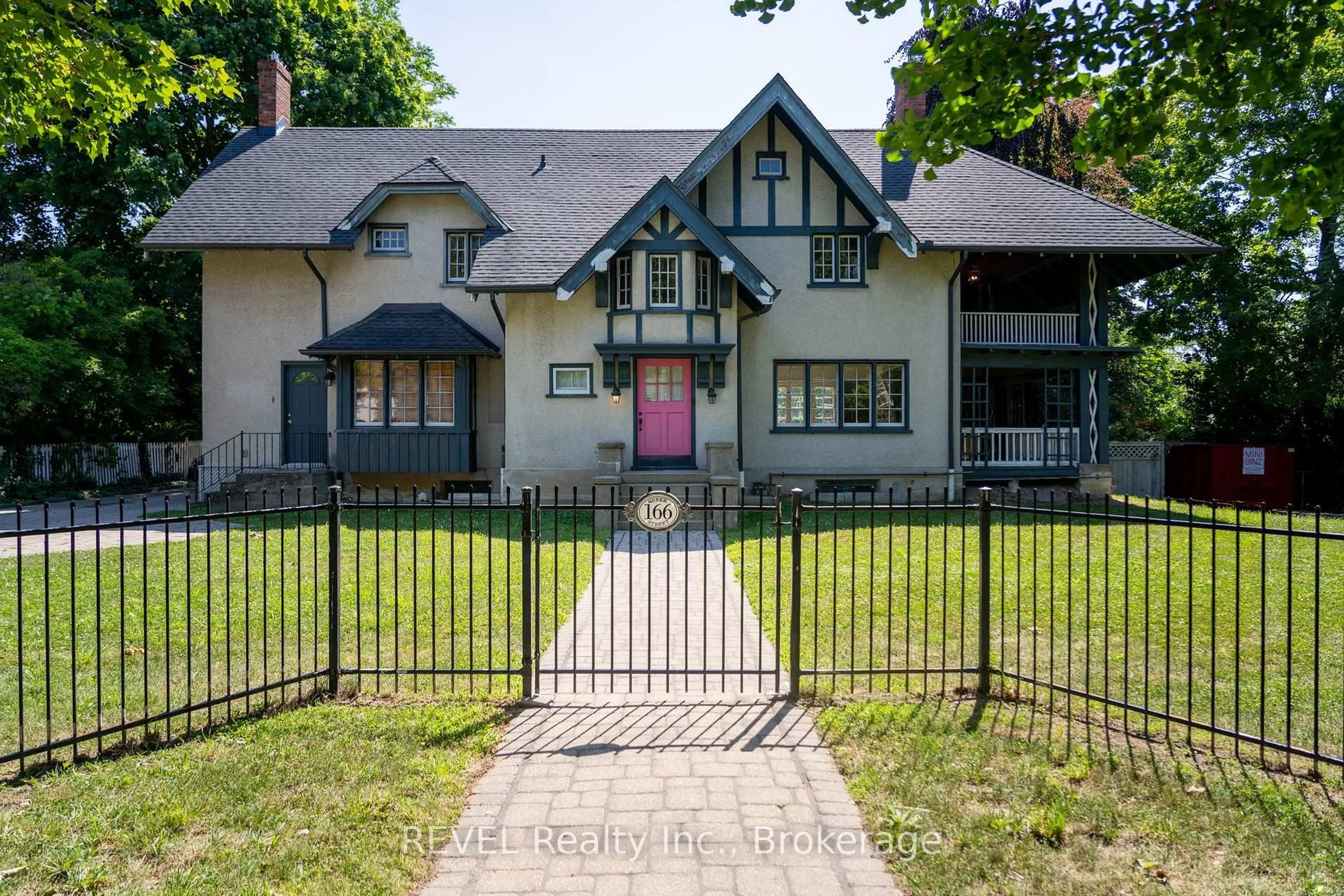 Unknown for 166 QUEEN St, Niagara-on-the-Lake Ontario L0S 1J0