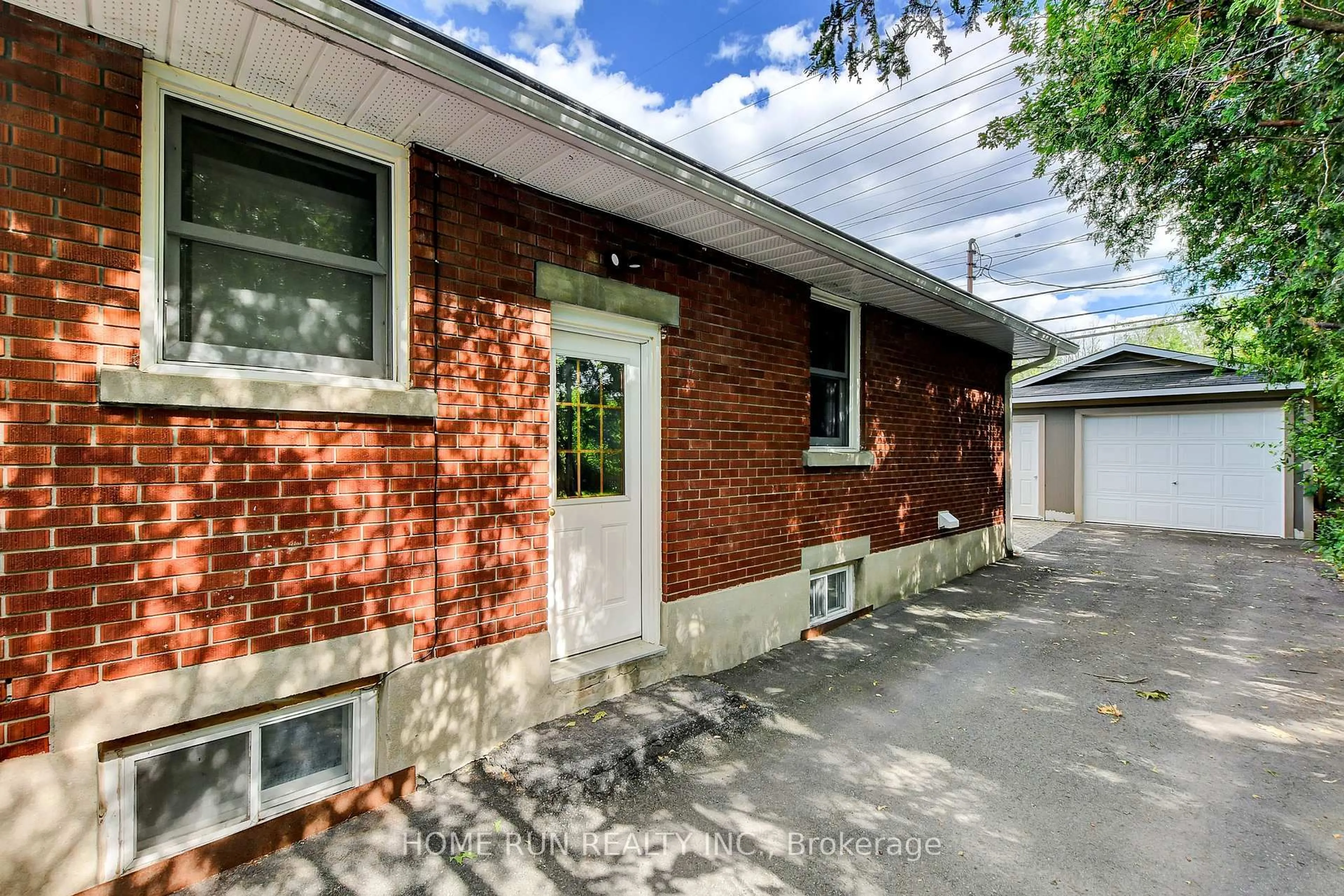Home with brick exterior material, street for 524 Braydon Ave, Ottawa Ontario K1G 0W8