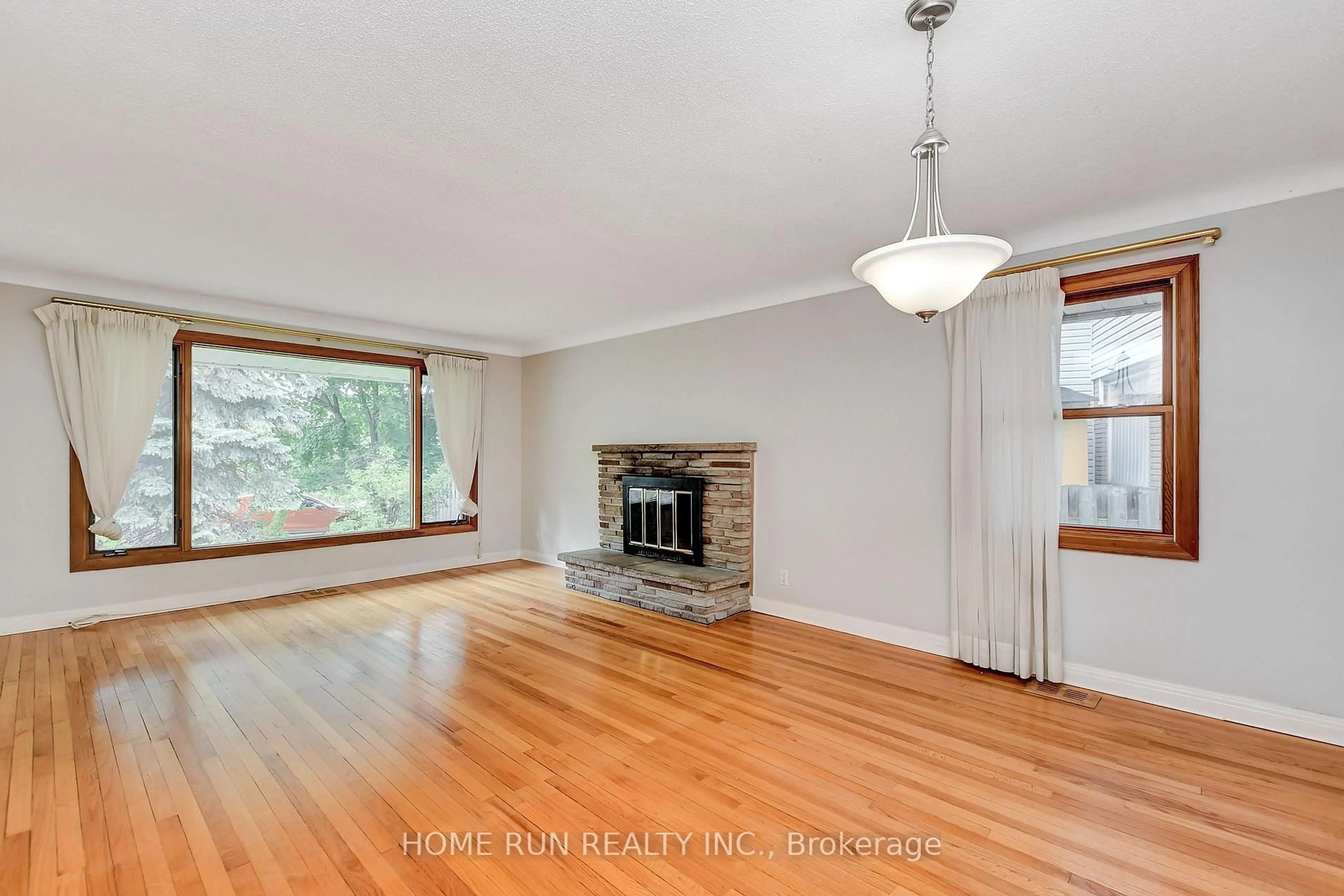 Unknown for 524 Braydon Ave, Ottawa Ontario K1G 0W8