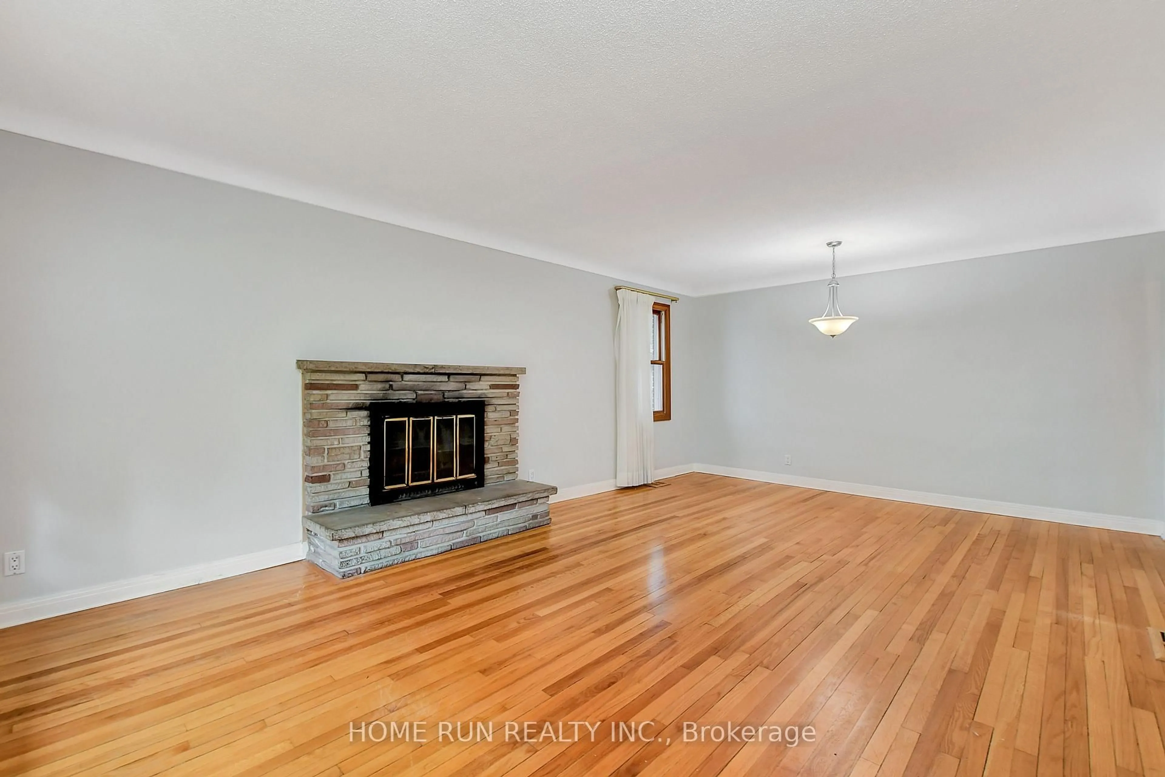 Living room with furniture, wood/laminate floor for 524 Braydon Ave, Ottawa Ontario K1G 0W8