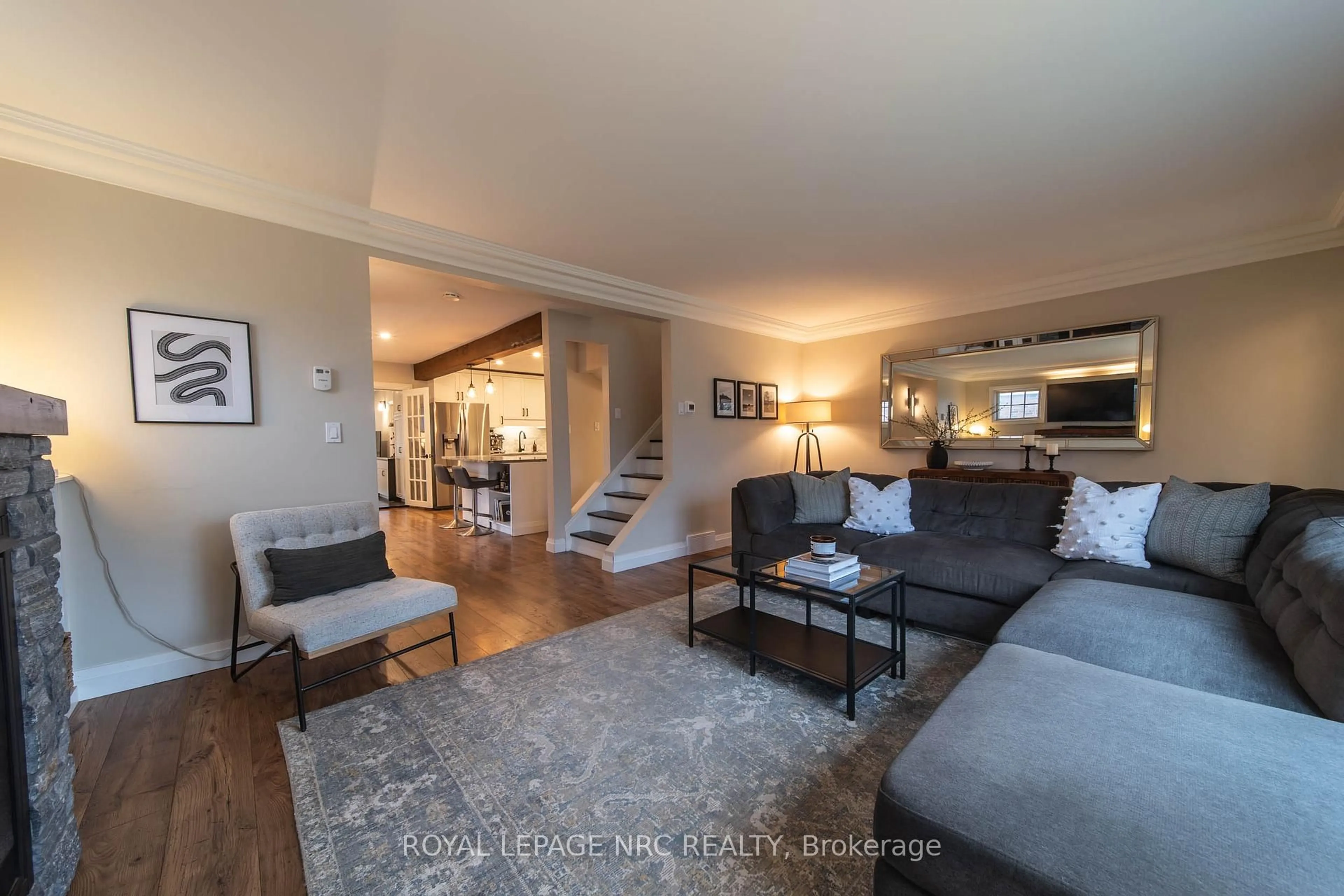 Living room with furniture, unknown for 5717 Morden Dr, Niagara Falls Ontario L2E 3C6