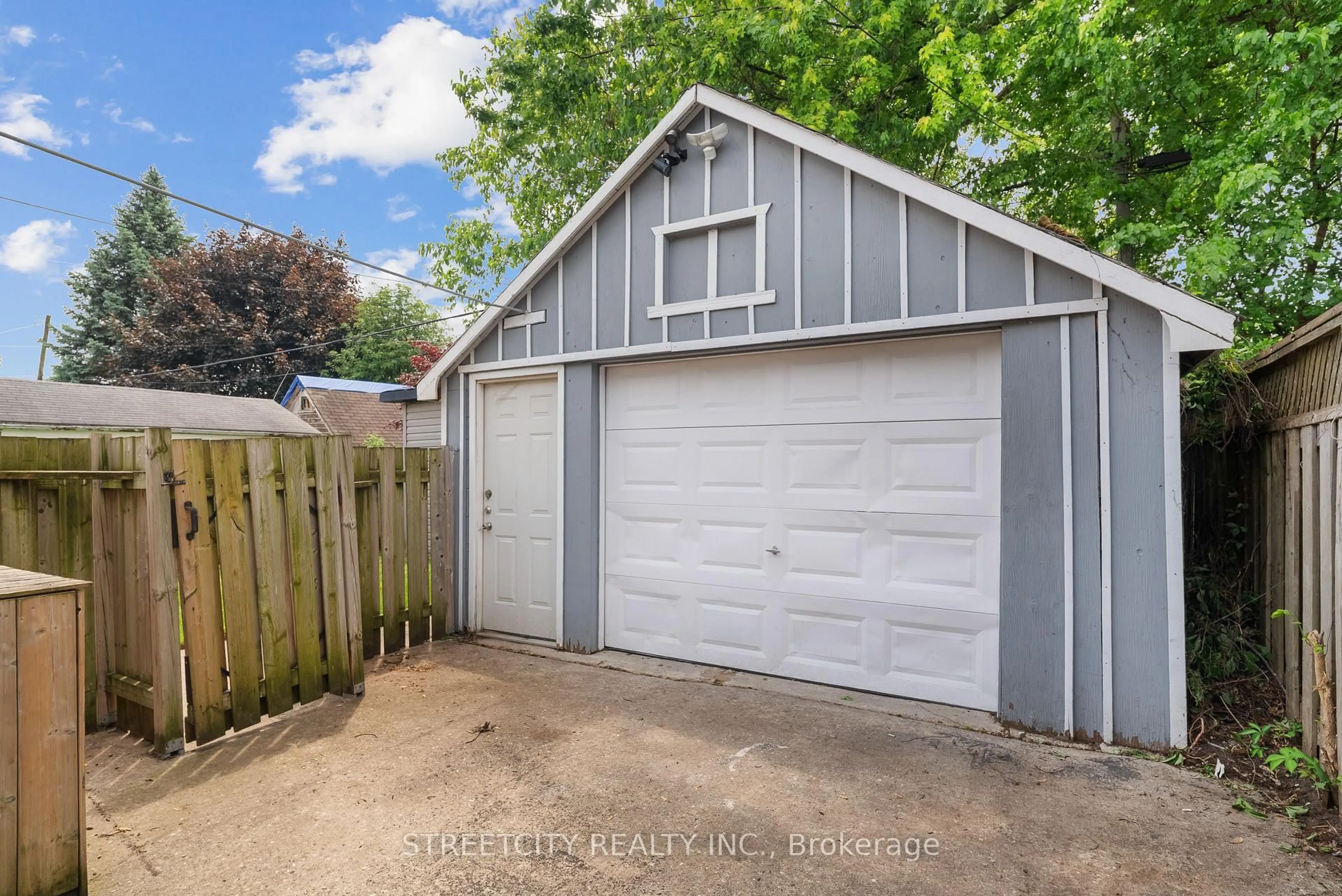 Shed for 239 Highbury Ave, London East Ontario N5Z 2W8