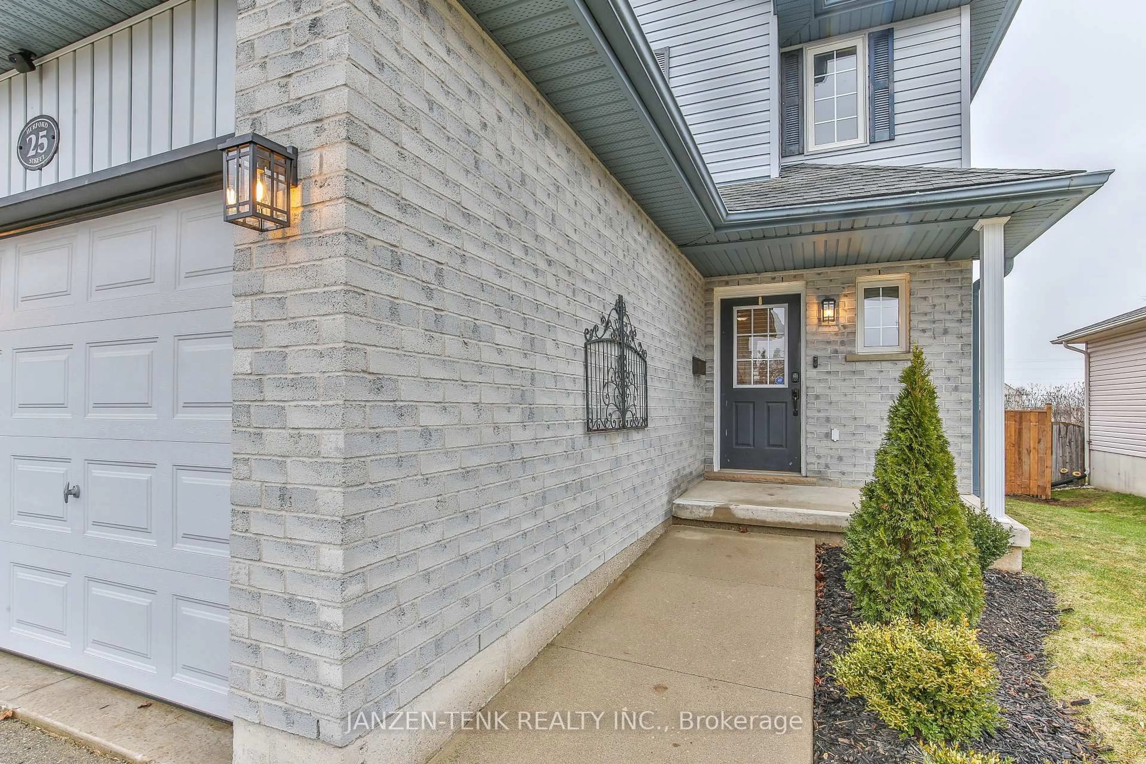 Unknown for 25 Herford St, Tillsonburg Ontario N4G 4V1