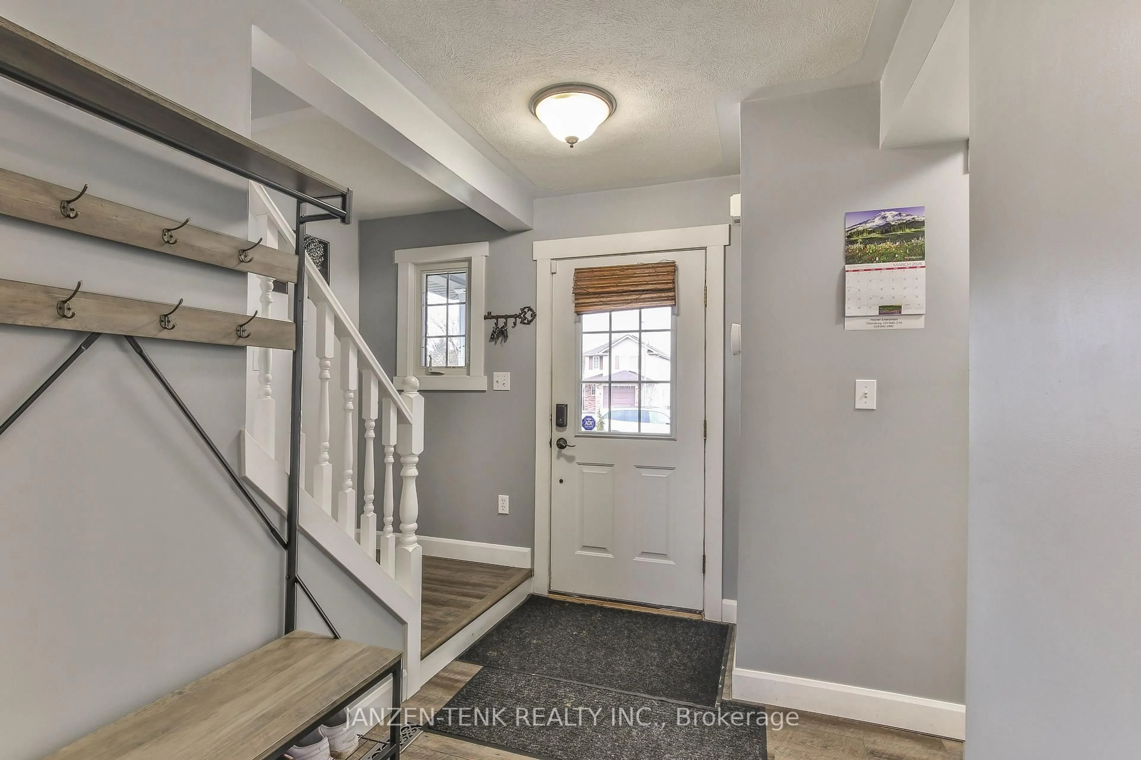 Indoor entryway for 25 Herford St, Tillsonburg Ontario N4G 4V1