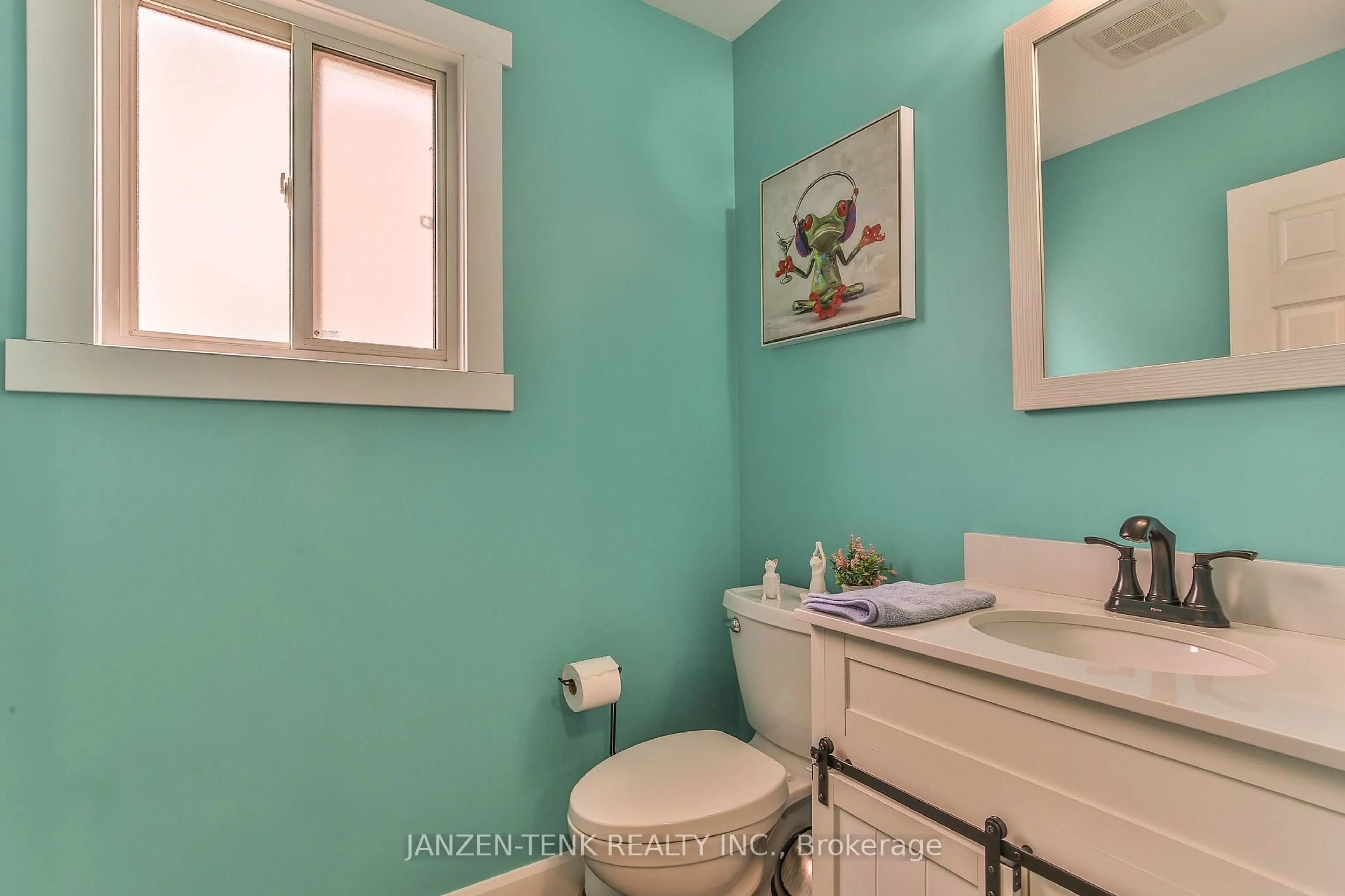 Standard bathroom, ceramic/tile floor for 25 Herford St, Tillsonburg Ontario N4G 4V1