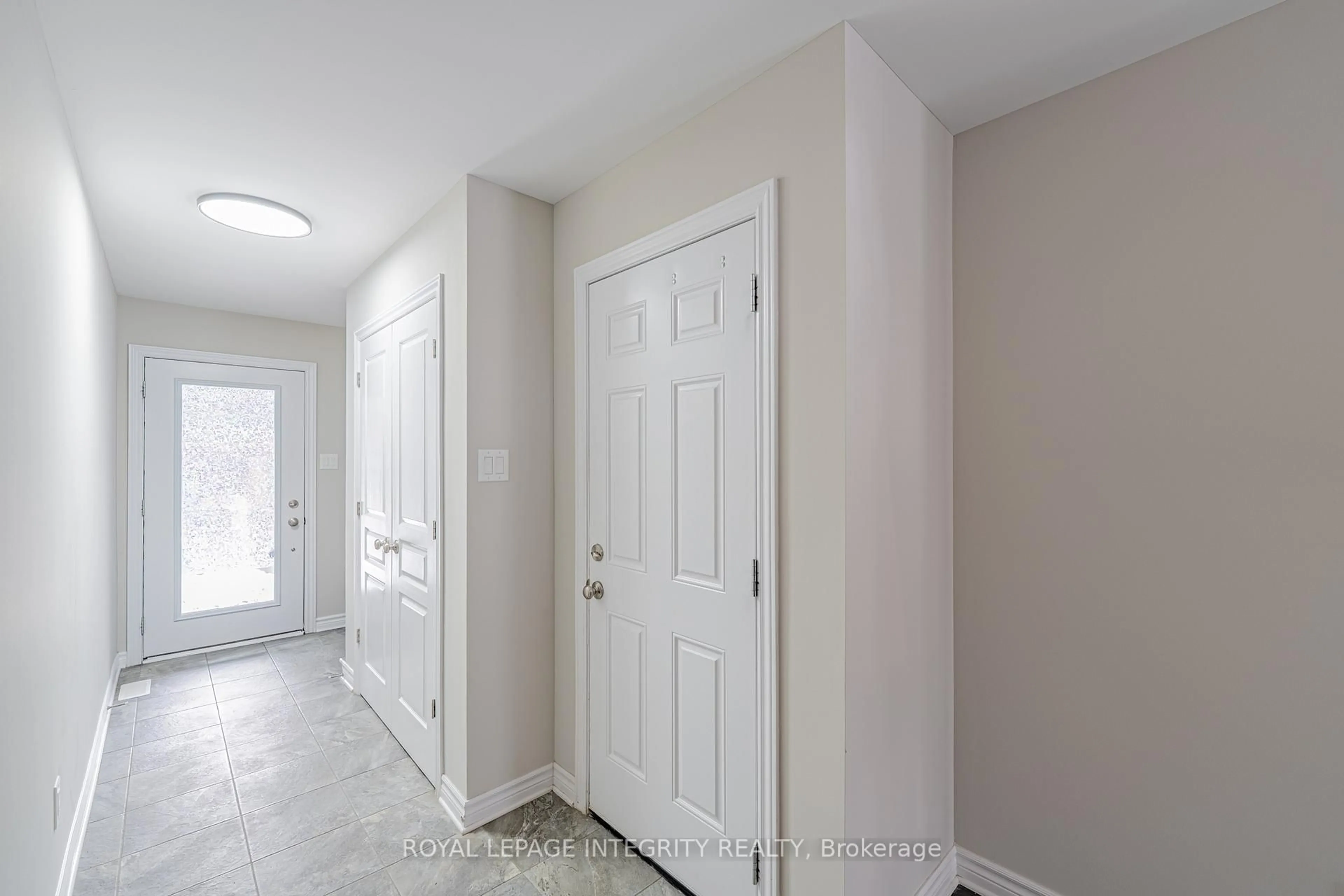 Indoor entryway for 106 WILD SENNA Way, Ottawa Ontario K2J 5Z7
