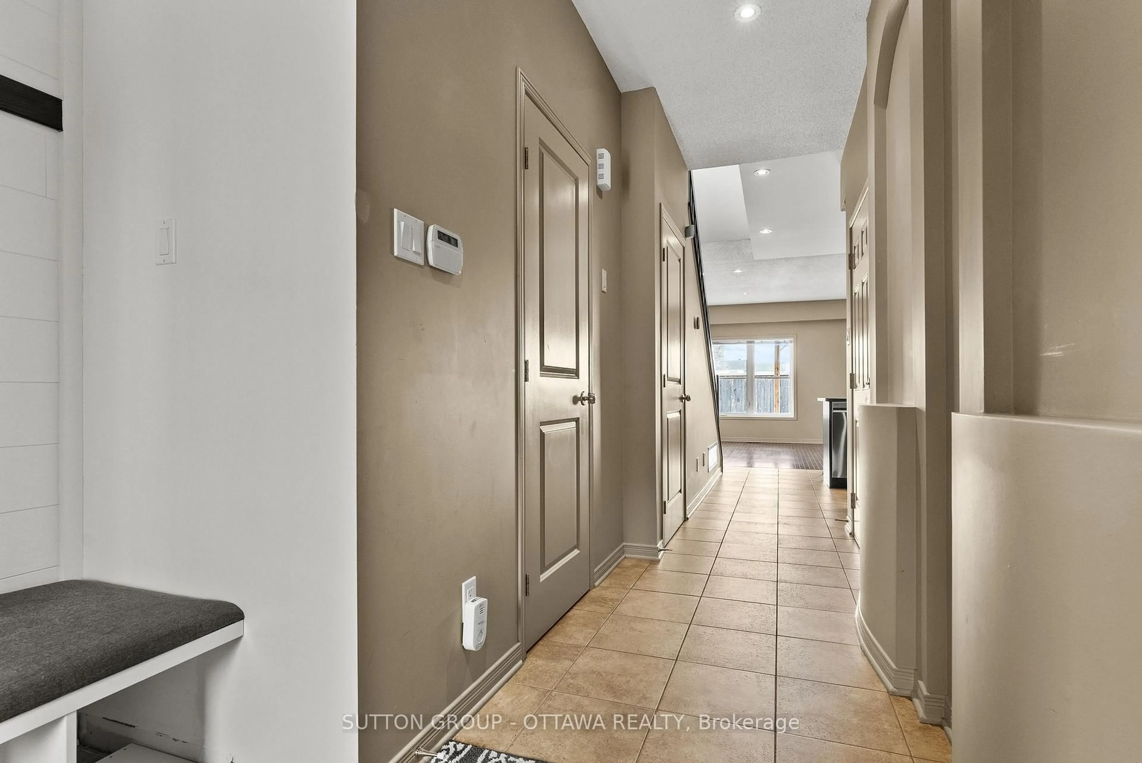 Indoor foyer for 1107 Fieldfair Way, Ottawa Ontario K4A 0E1