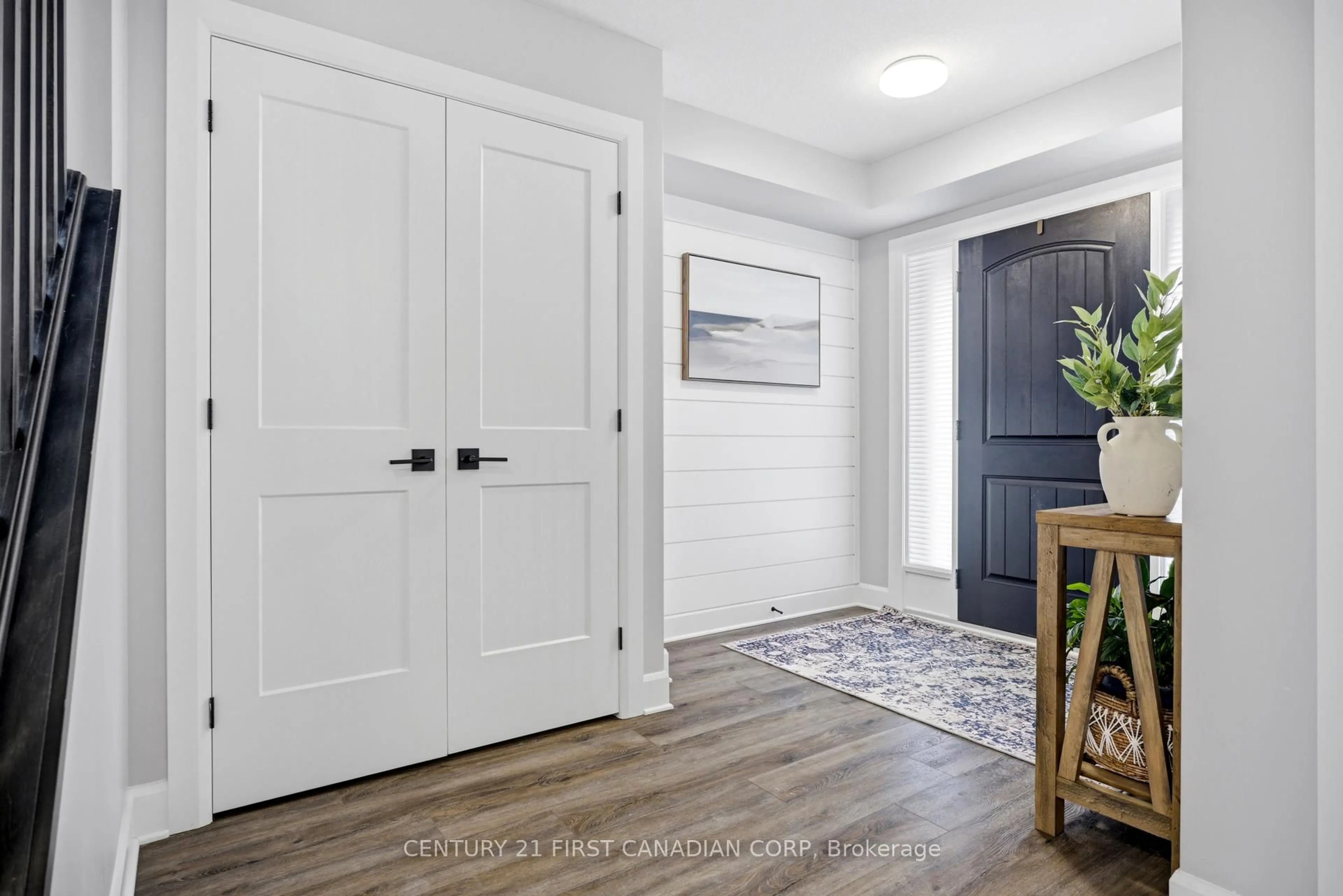 Indoor entryway for 144 Gilmour Dr, Lucan Biddulph Ontario N0M 2J0