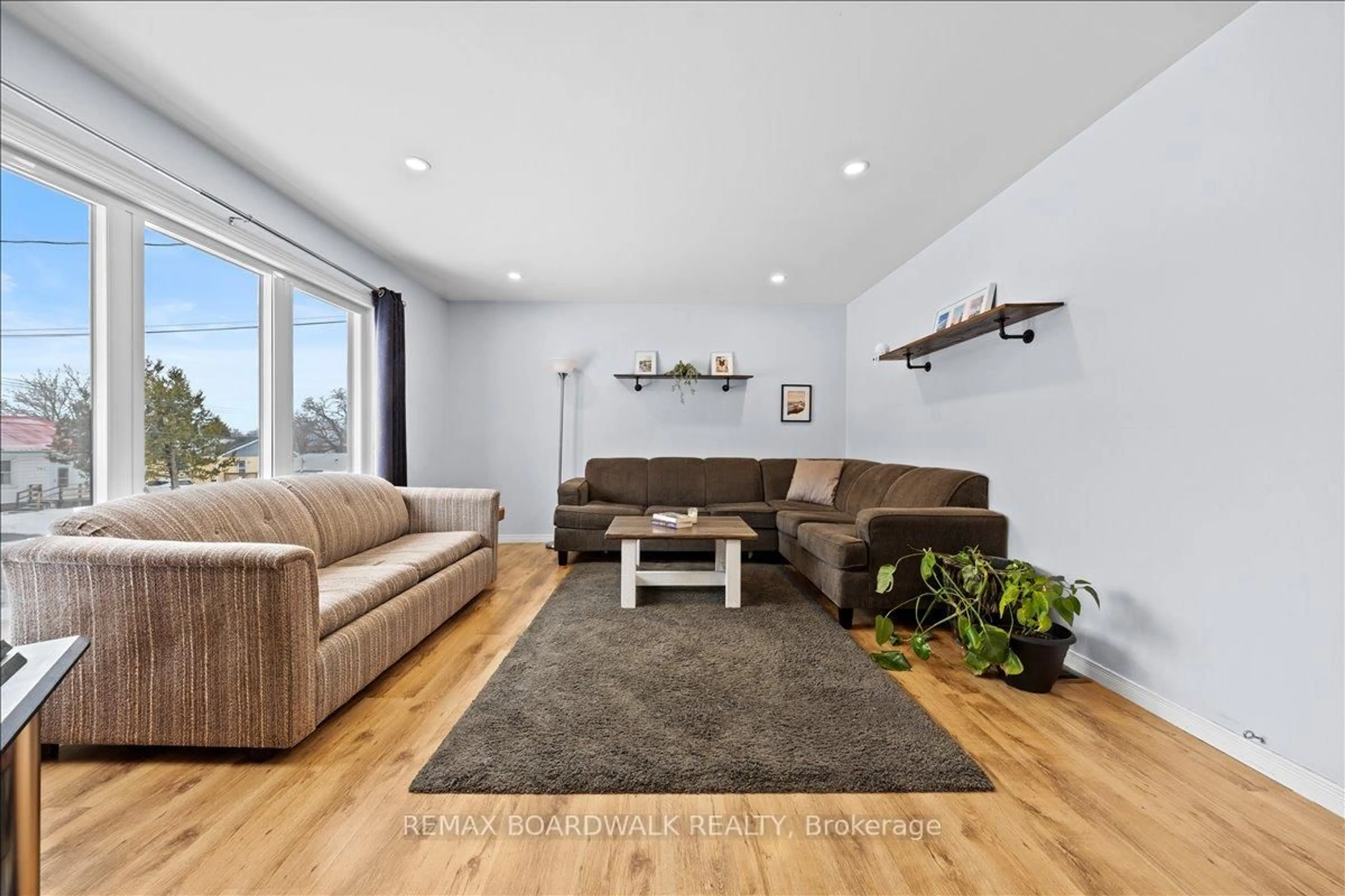 Living room with furniture, wood/laminate floor for 789 Fifth St, Renfrew Ontario K7V 1G3