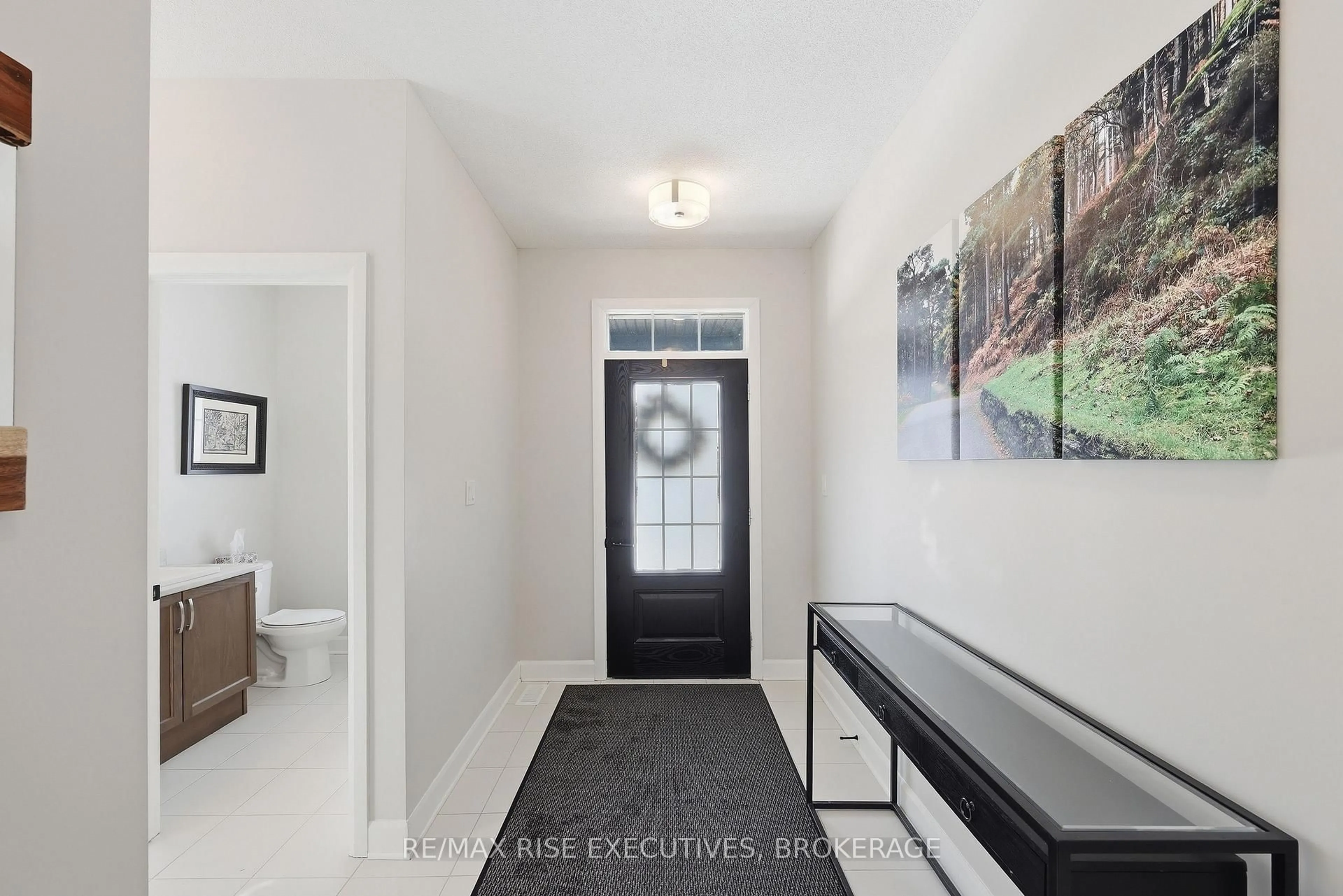 Indoor entryway for 692 Halloway Dr, Kingston Ontario K7K 0H4