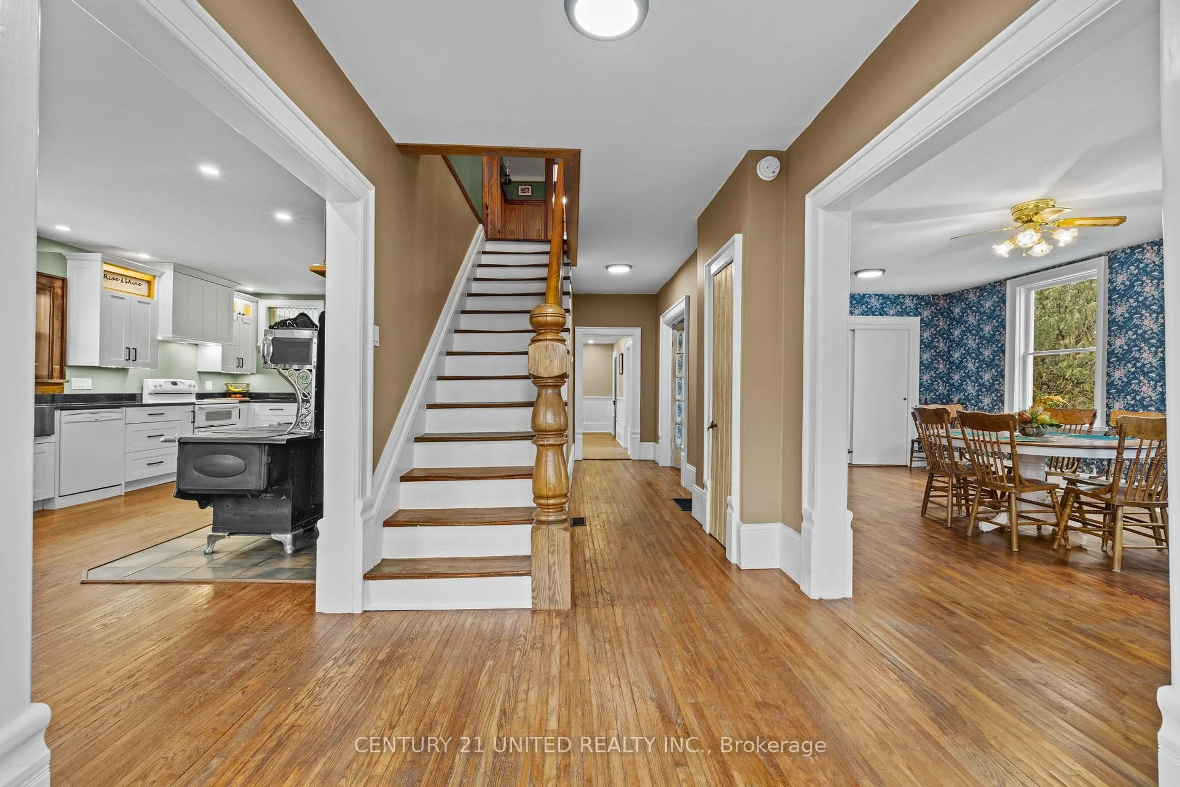 Indoor entryway for 2 McLean Ave, Havelock-Belmont-Methuen Ontario K0L 1Z0