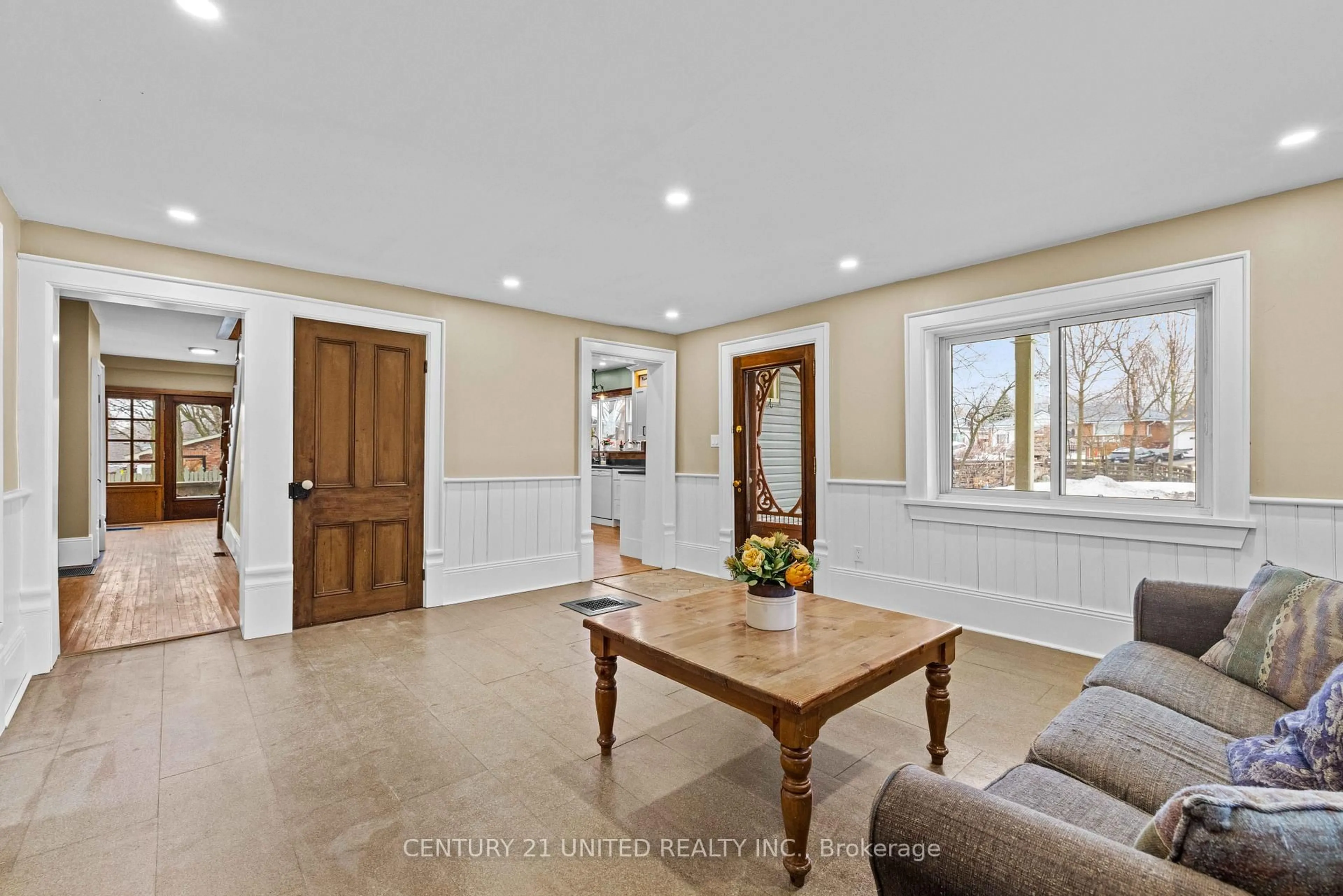 Indoor entryway for 2 McLean Ave, Havelock-Belmont-Methuen Ontario K0L 1Z0