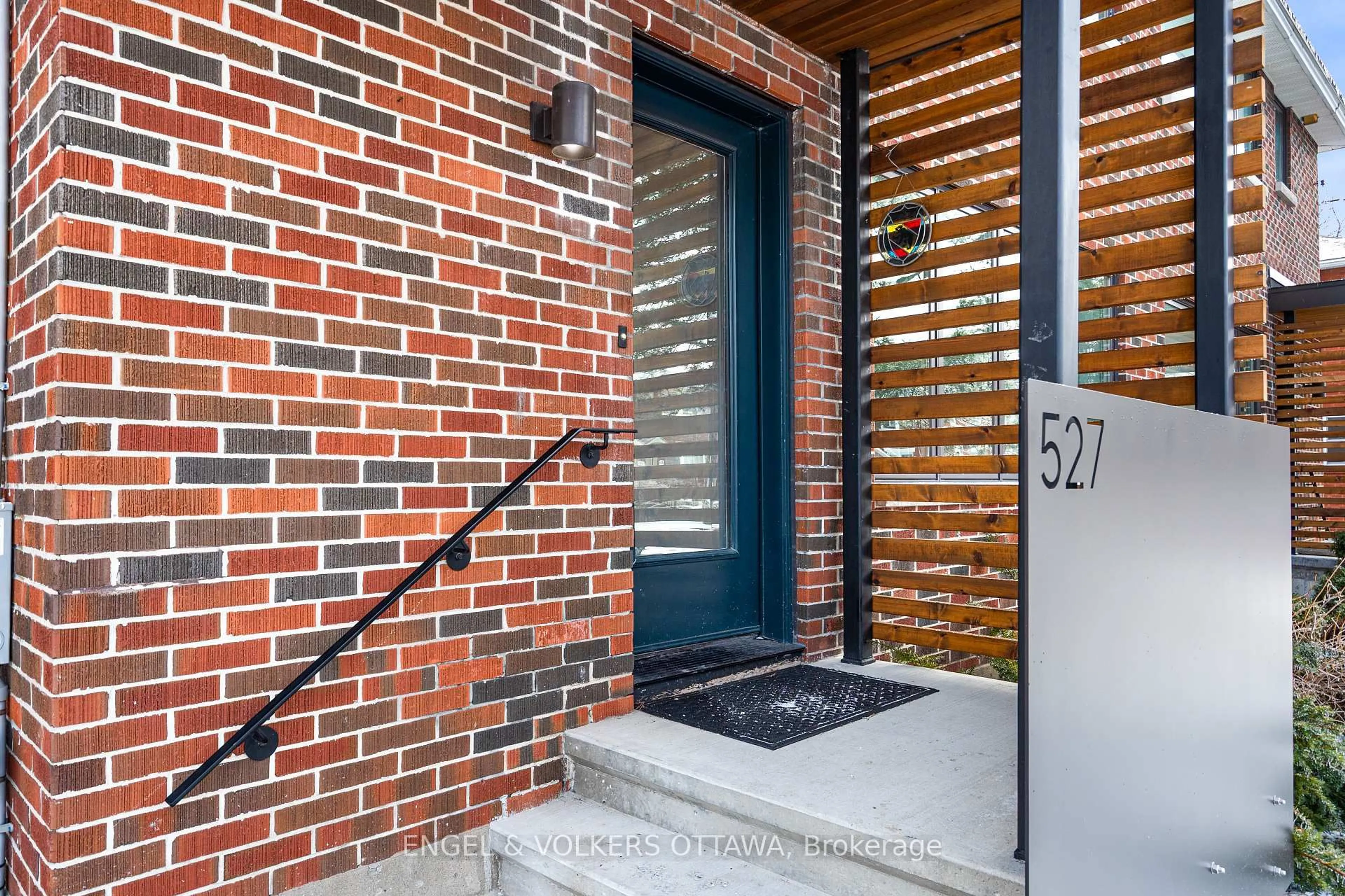 Home with brick exterior material, street for 527 Evered Ave, Ottawa Ontario K1Z 5K9