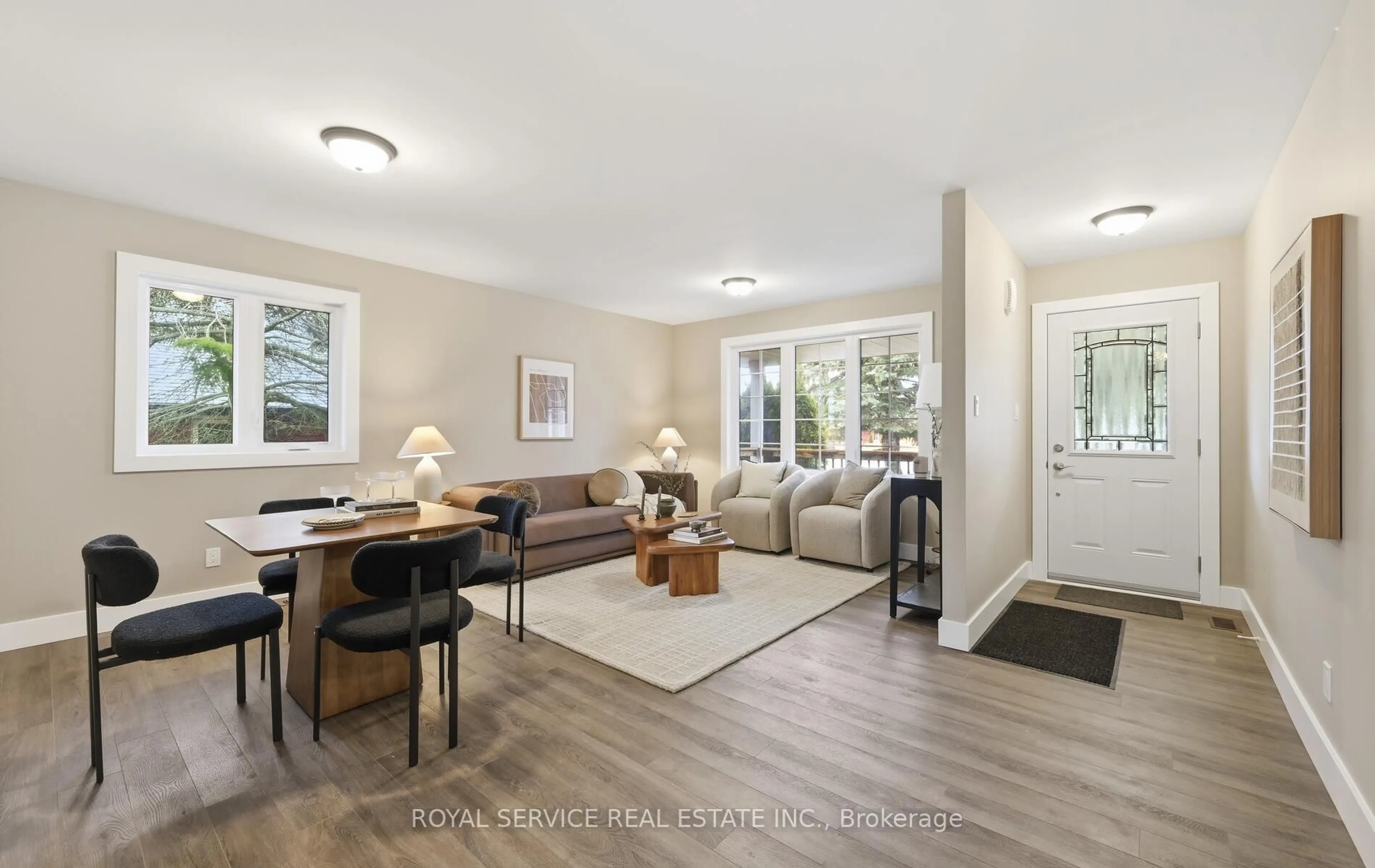 Living room with furniture, unknown for 604 Fortye Dr, Peterborough Ontario K9K 2H3