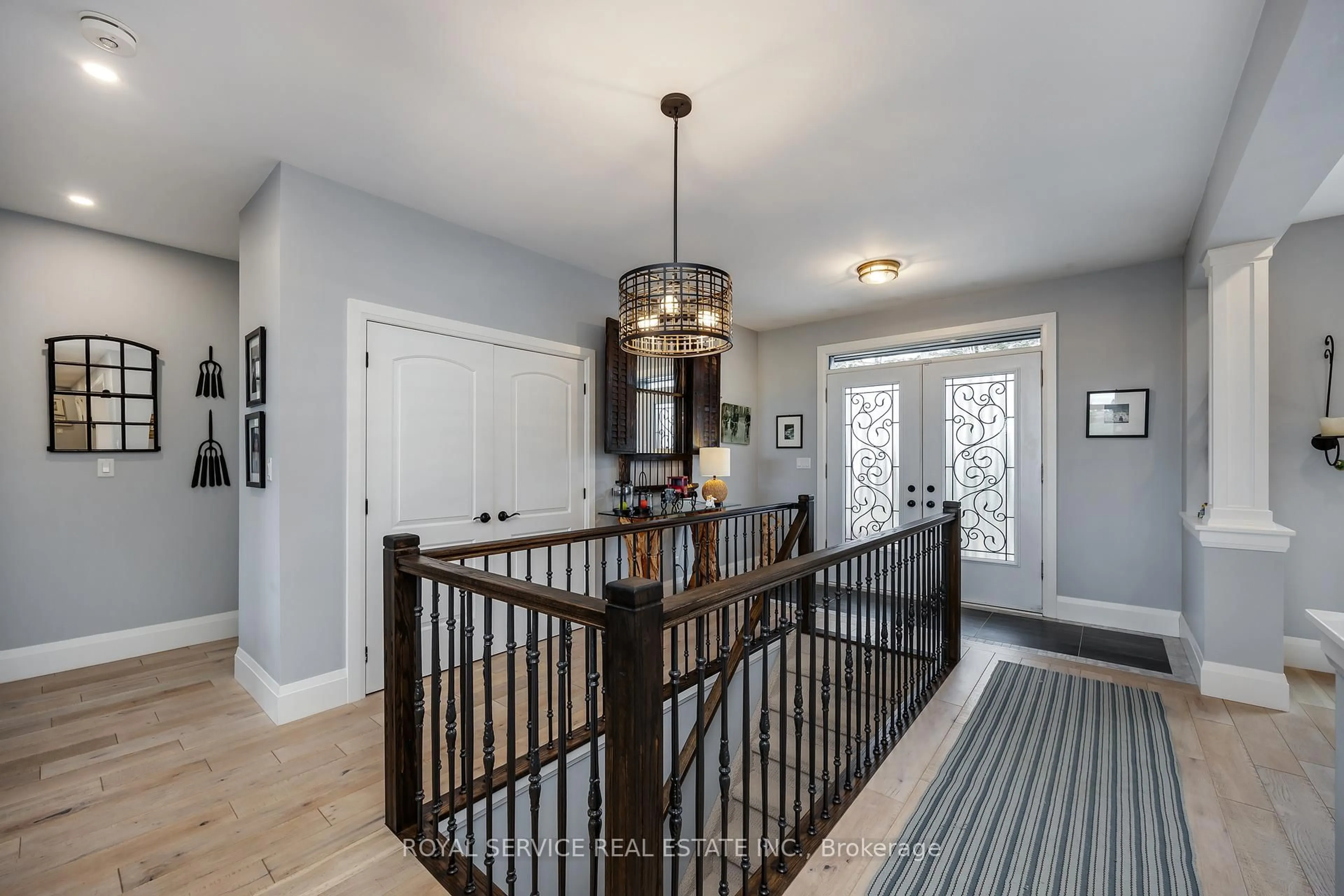 Indoor entryway for 28 Rustlewood Ave, Kawartha Lakes Ontario L0A 1A0