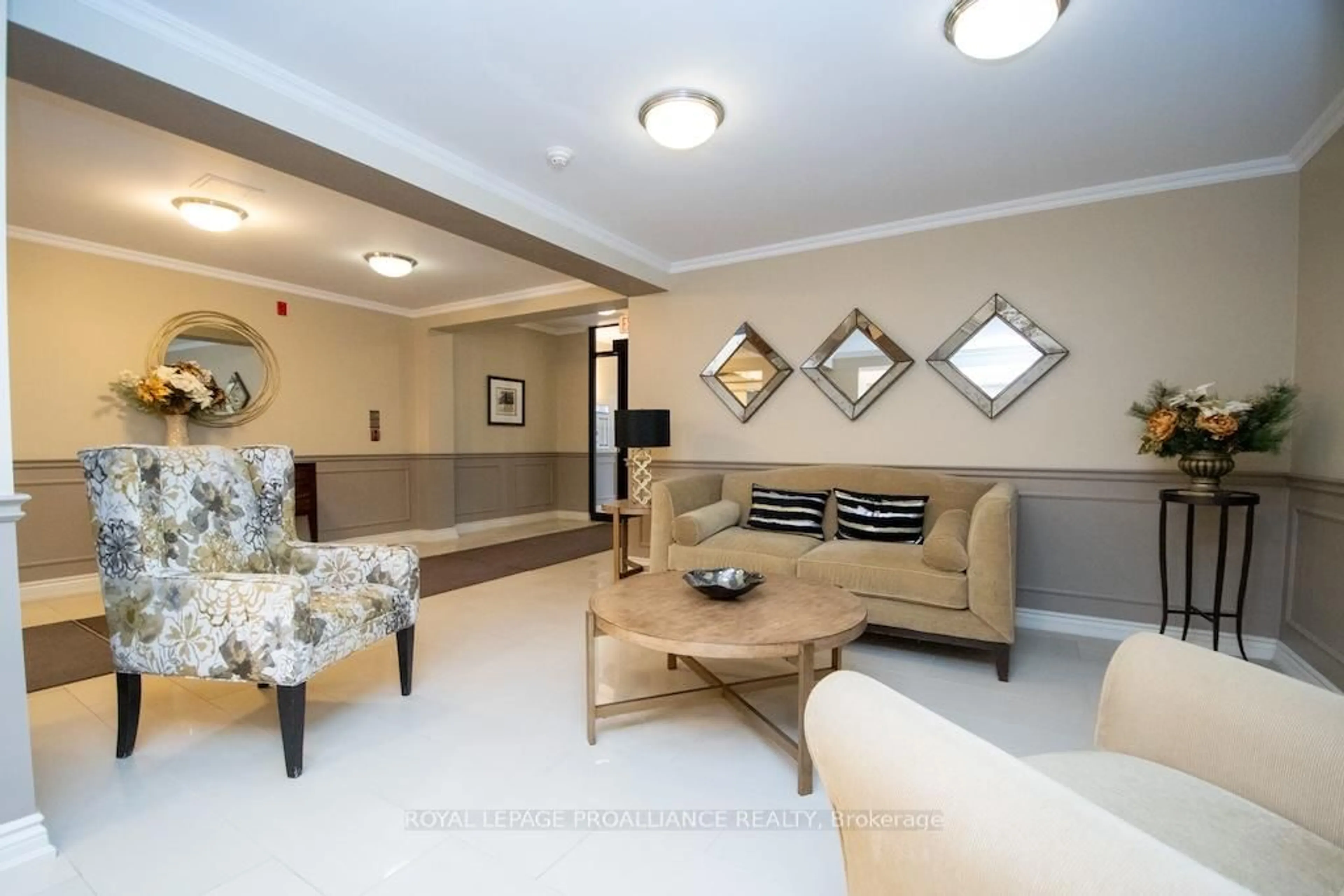 Indoor foyer for 869 Clonsilla Ave #212, Peterborough Ontario K9J 0B7