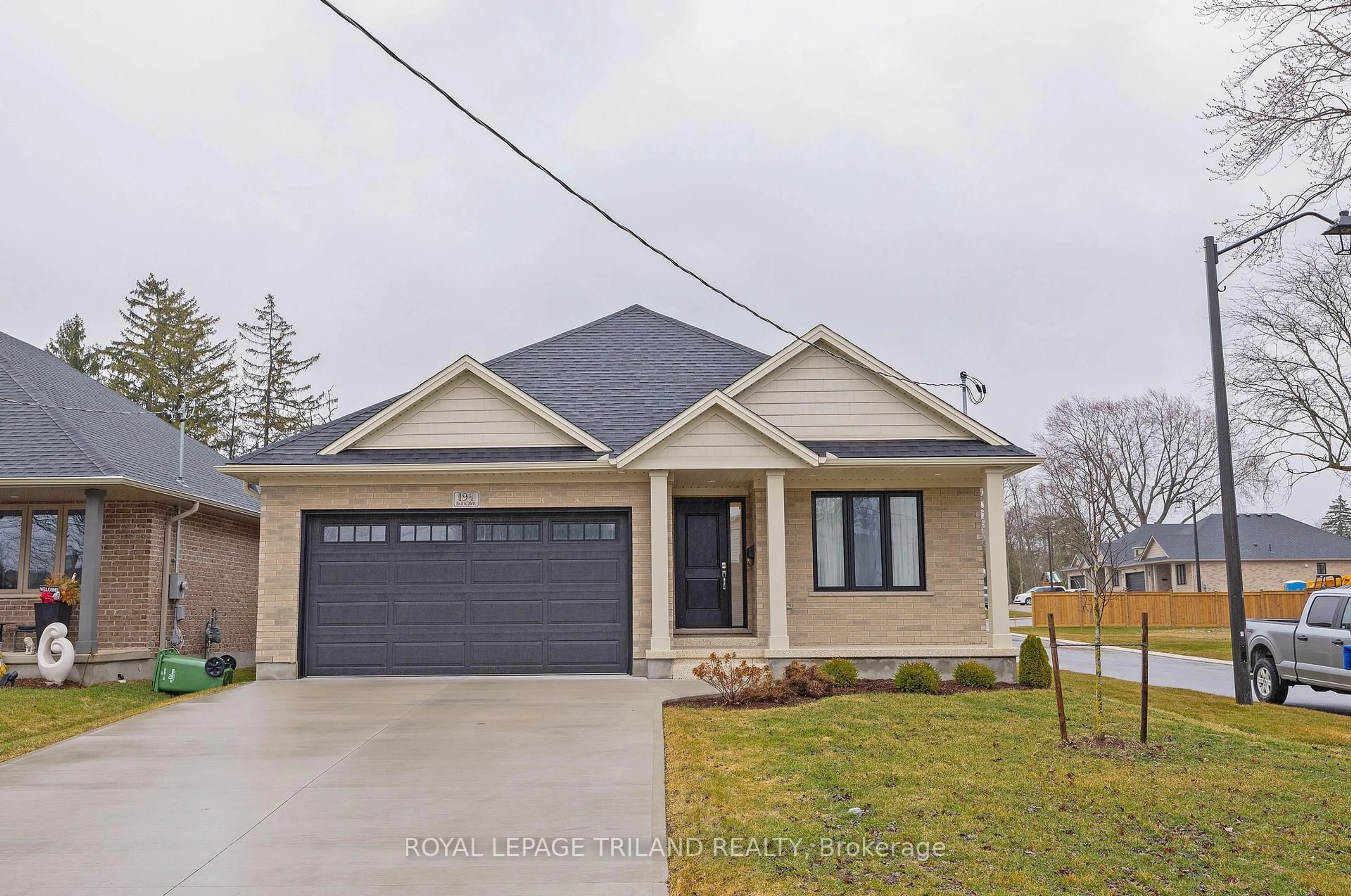 Home with brick exterior material, street for 19.5 PARK Ave, St. Thomas Ontario N5R 4V5