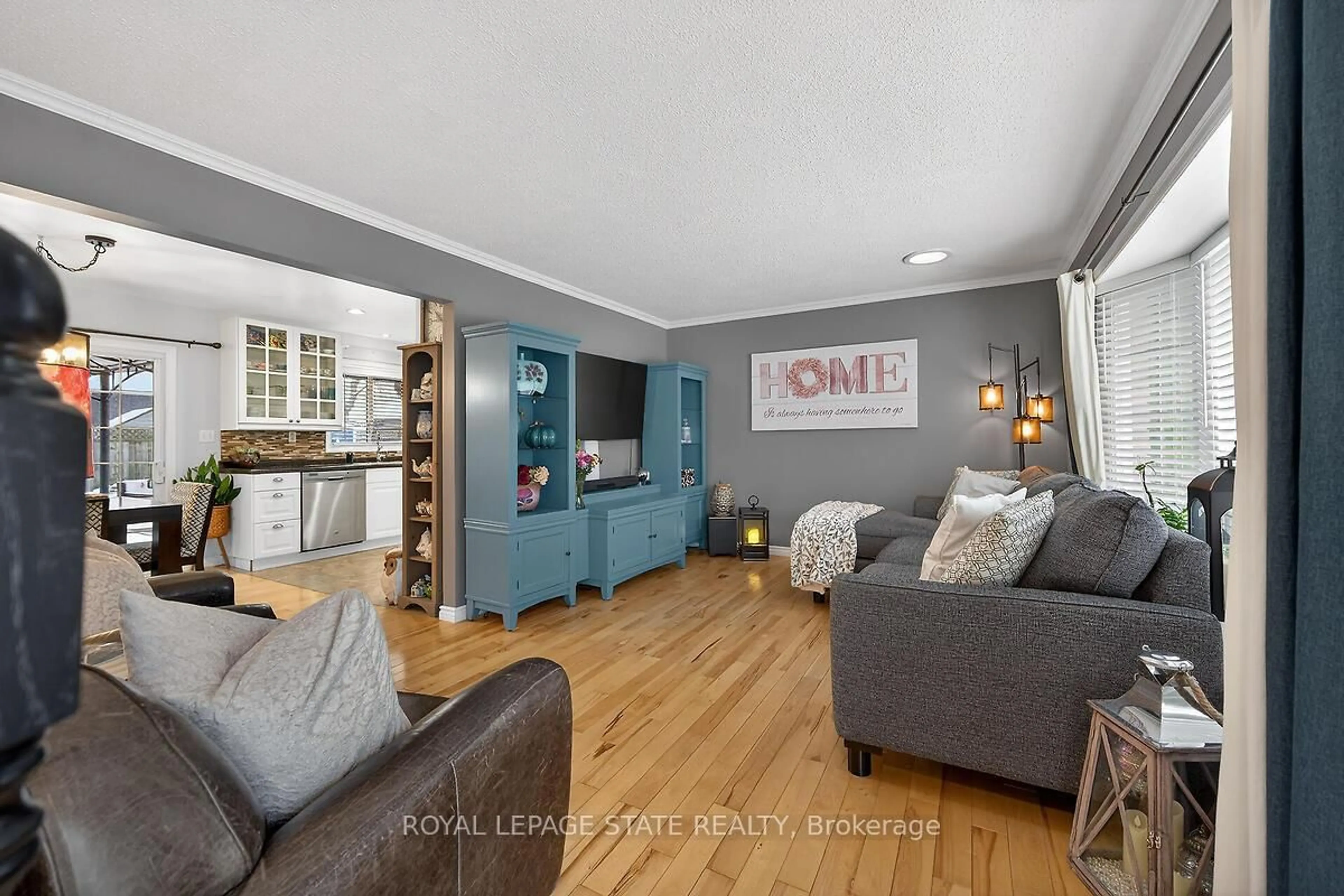 Living room with furniture, wood/laminate floor for 33 Abraham Dr, St. Catharines Ontario L2M 6K7