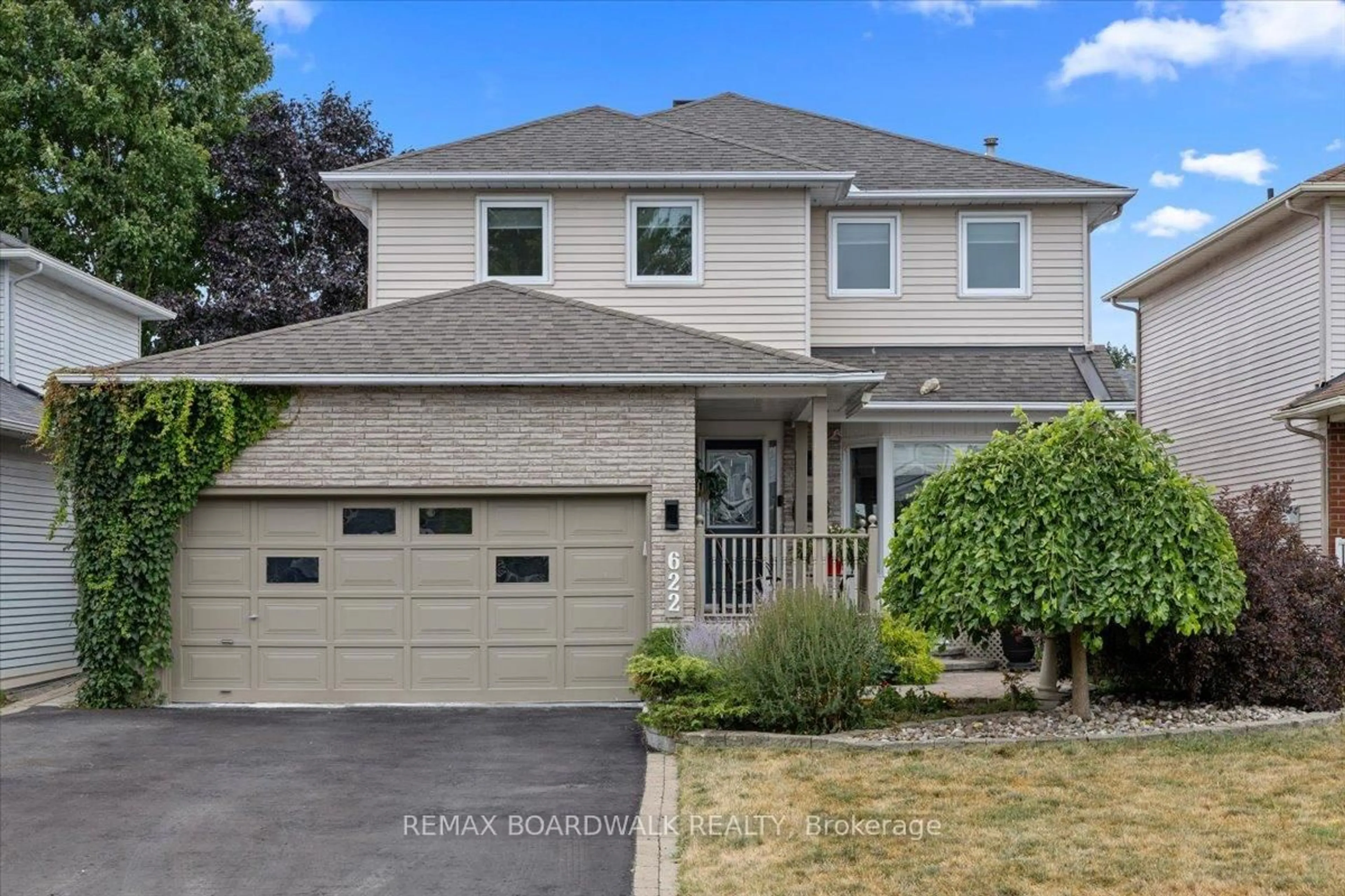 Home with vinyl exterior material, street for 622 Steller St, Orleans Ontario K4A 1P5