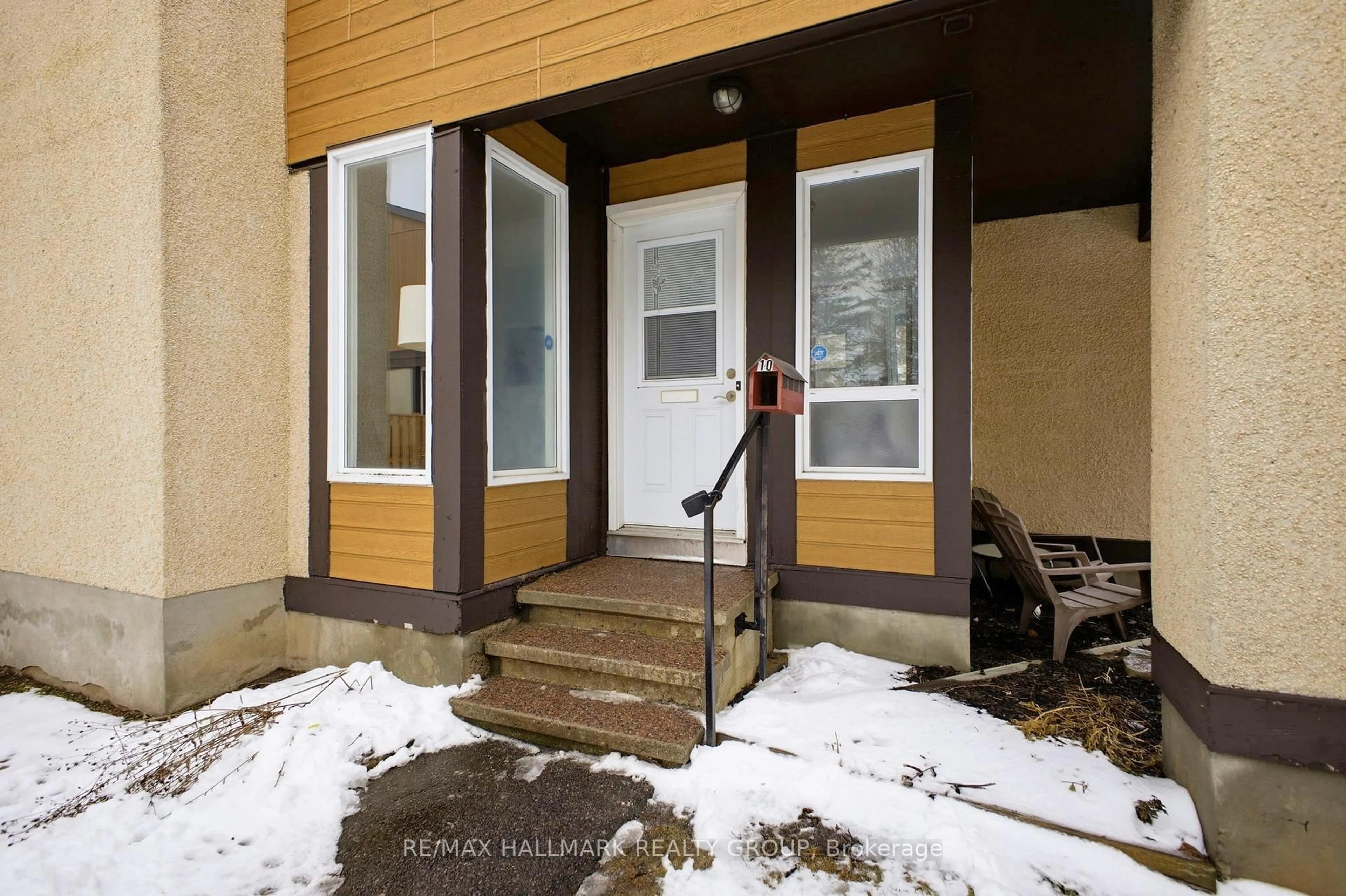 Indoor entryway for 3399 Paul Anka Dr #10, Ottawa Ontario K1V 9R8