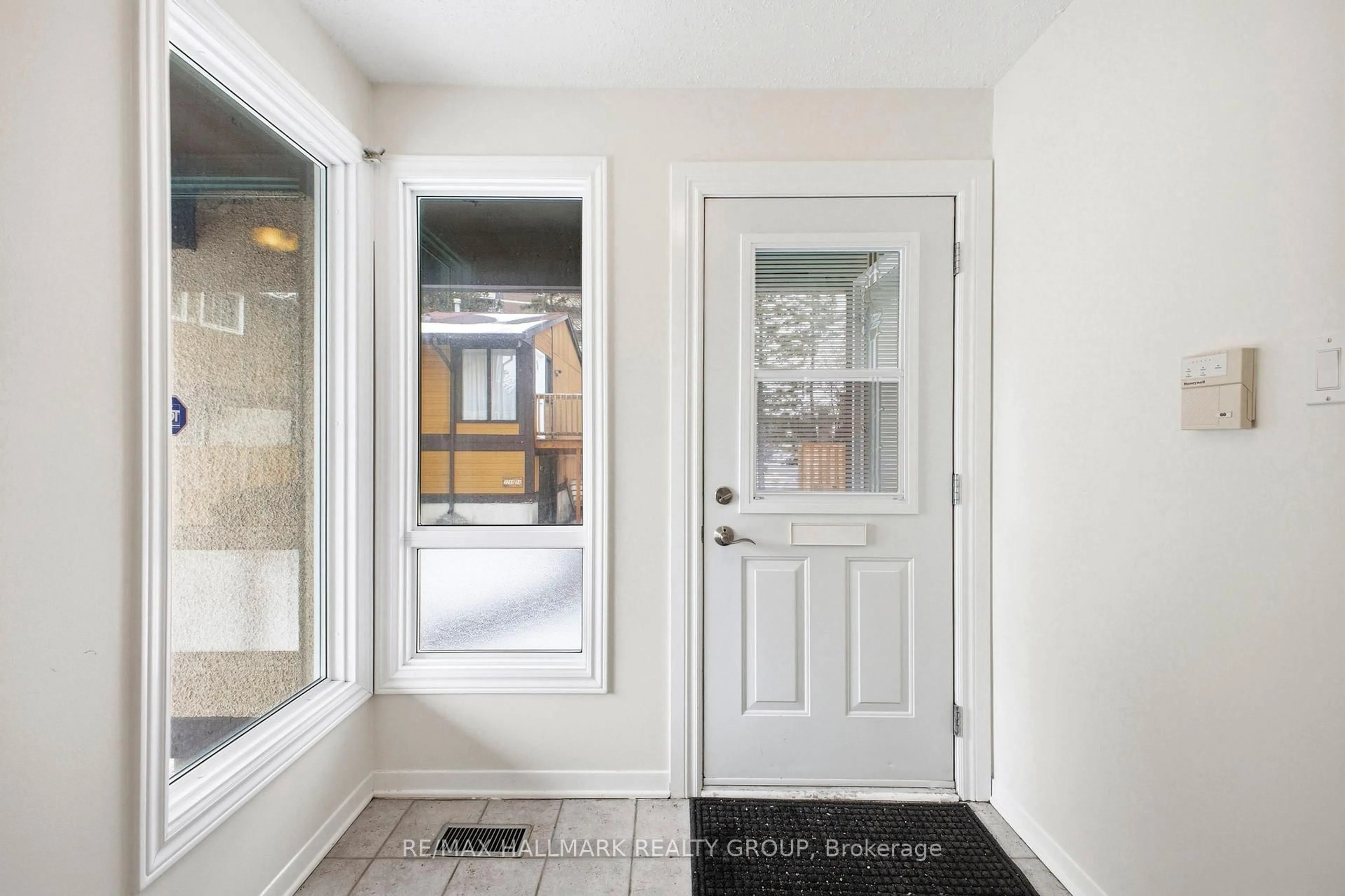 Indoor entryway for 3399 Paul Anka Dr #10, Ottawa Ontario K1V 9R8