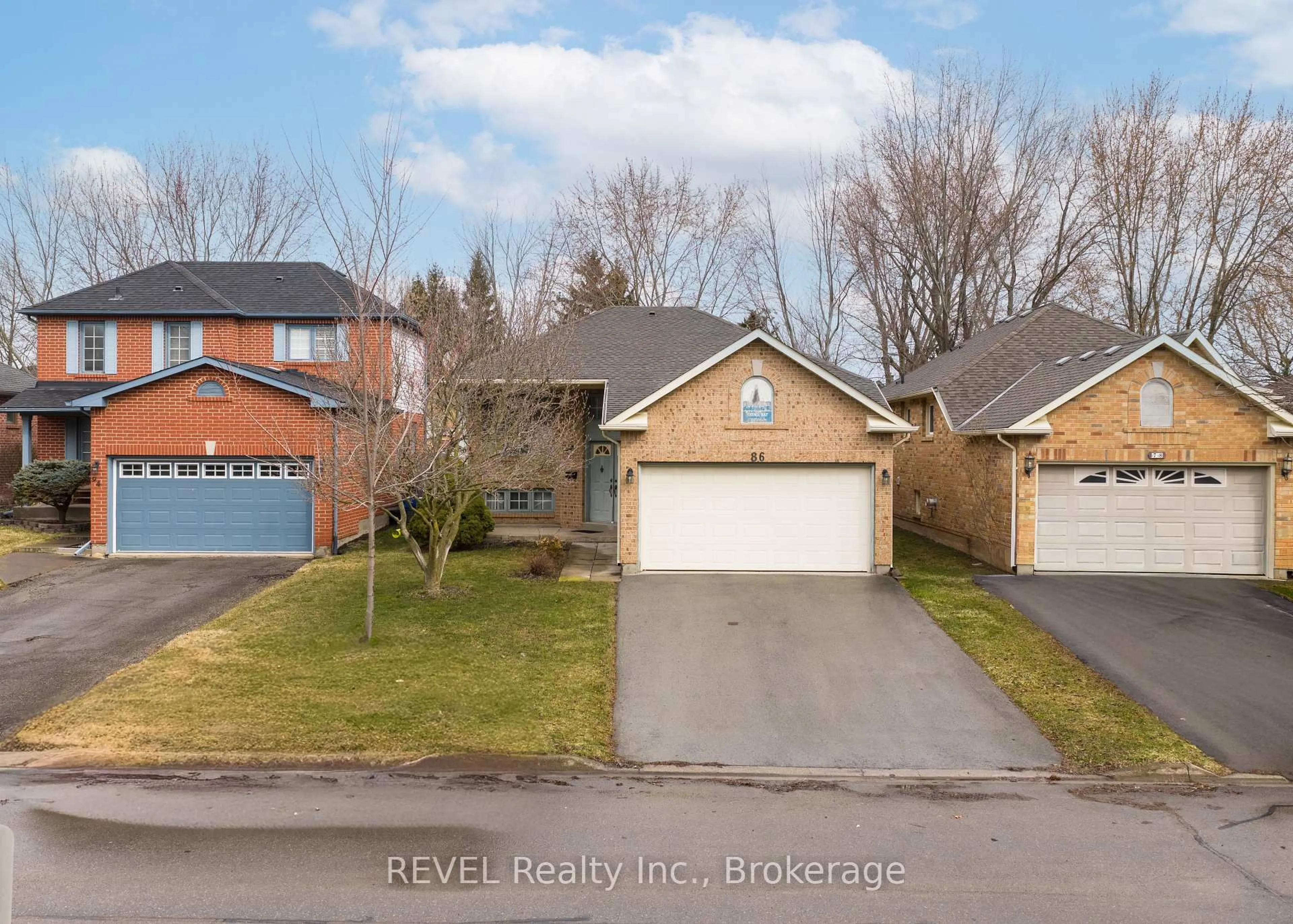 A pic from outside/outdoor area/front of a property/back of a property/a pic from drone, street for 86 Madison Crt, Welland Ontario L3C 7G1