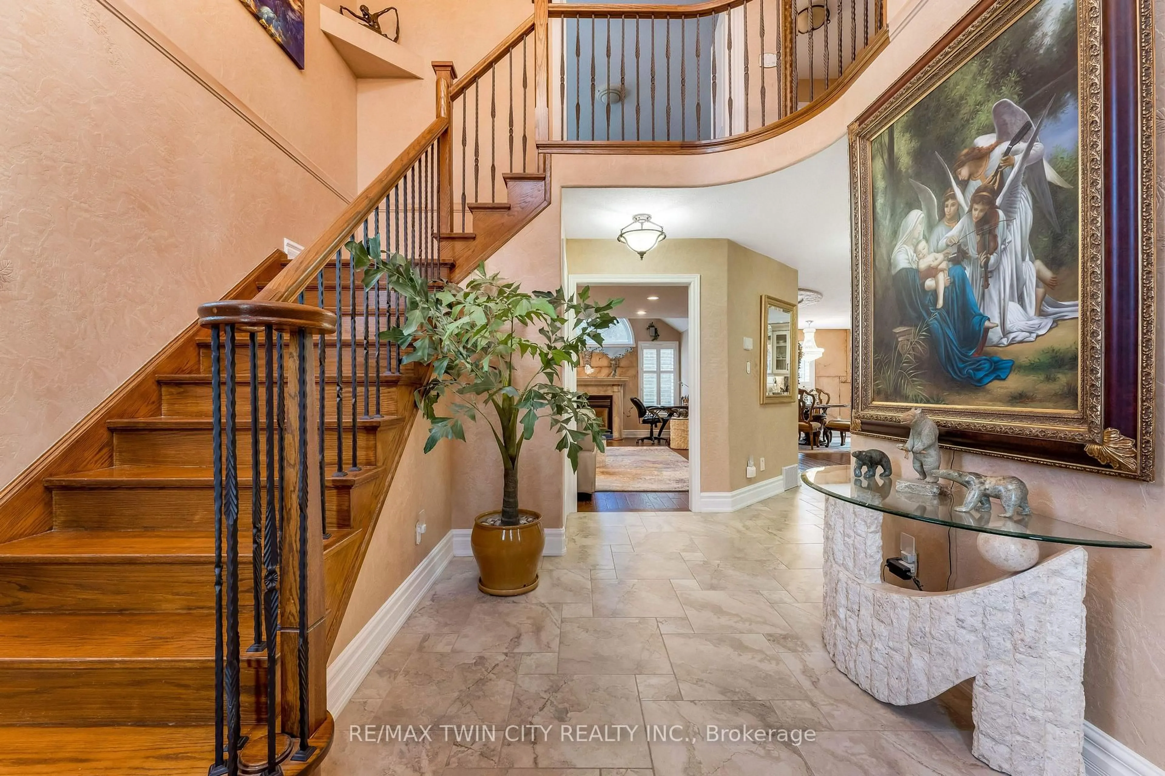 Indoor foyer for 60 Chandos Dr, Kitchener Ontario N2A 3C2