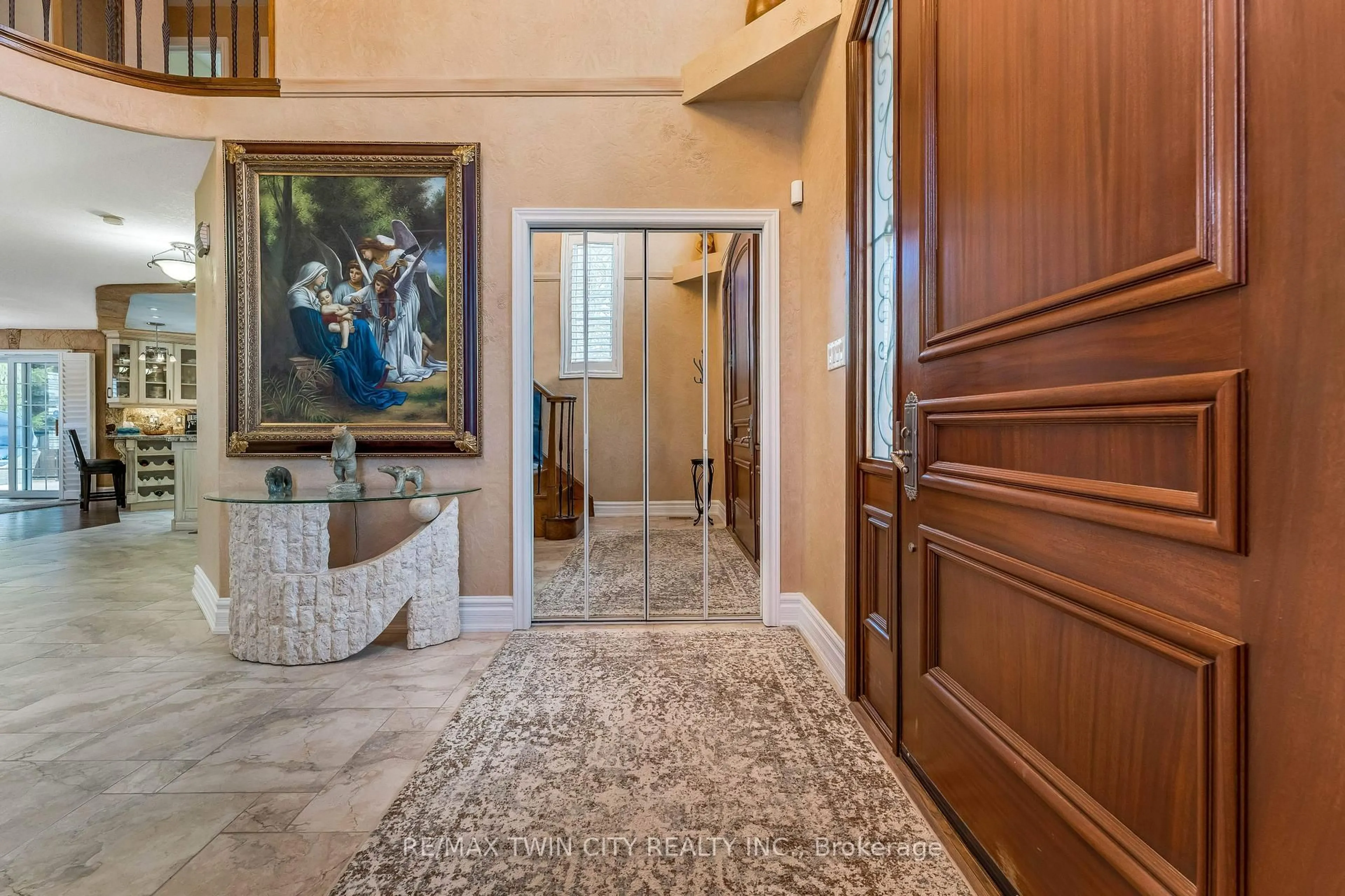 Indoor foyer for 60 Chandos Dr, Kitchener Ontario N2A 3C2