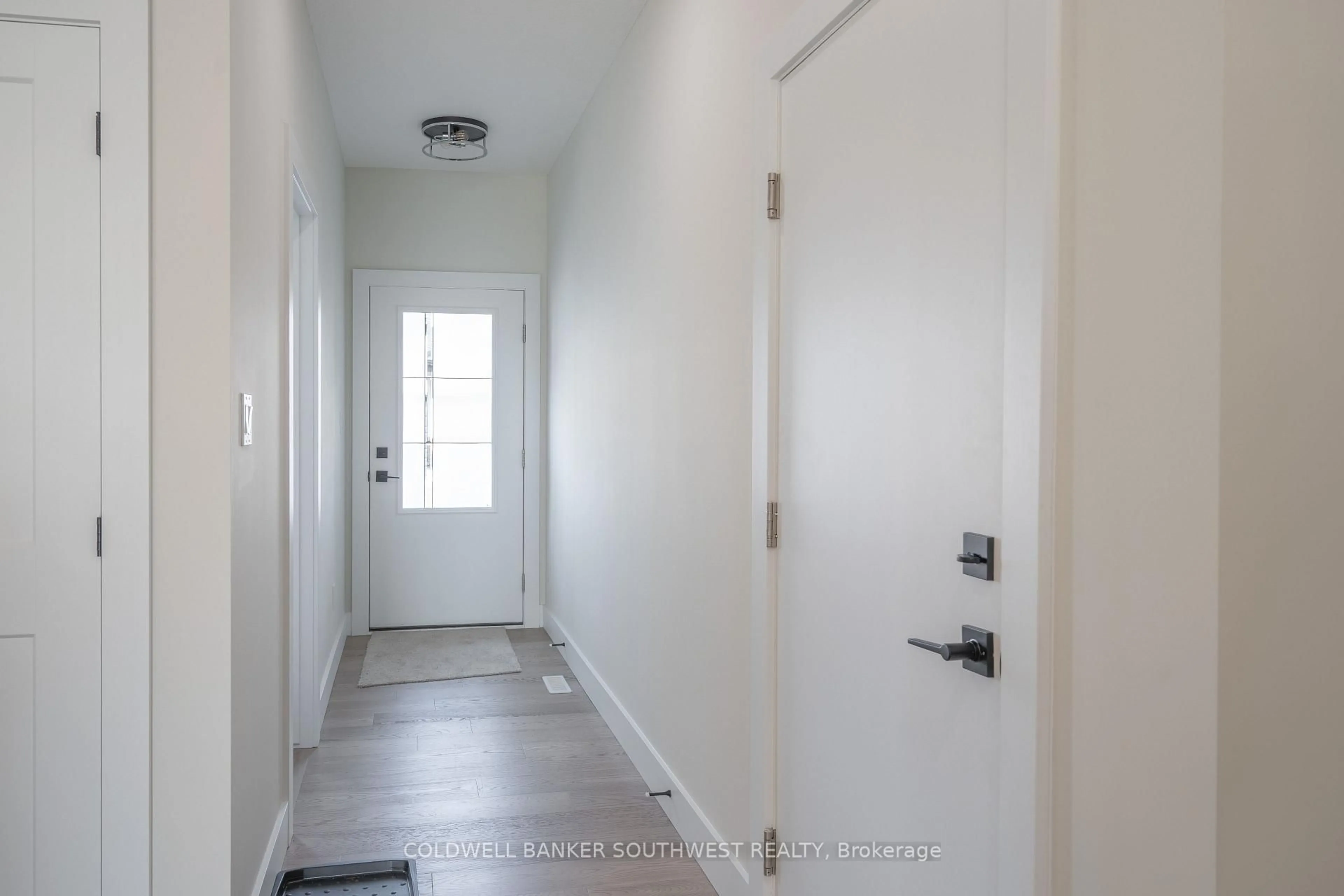 Indoor entryway for 522 ANISE Lane, Sarnia Ontario N7S 0G6