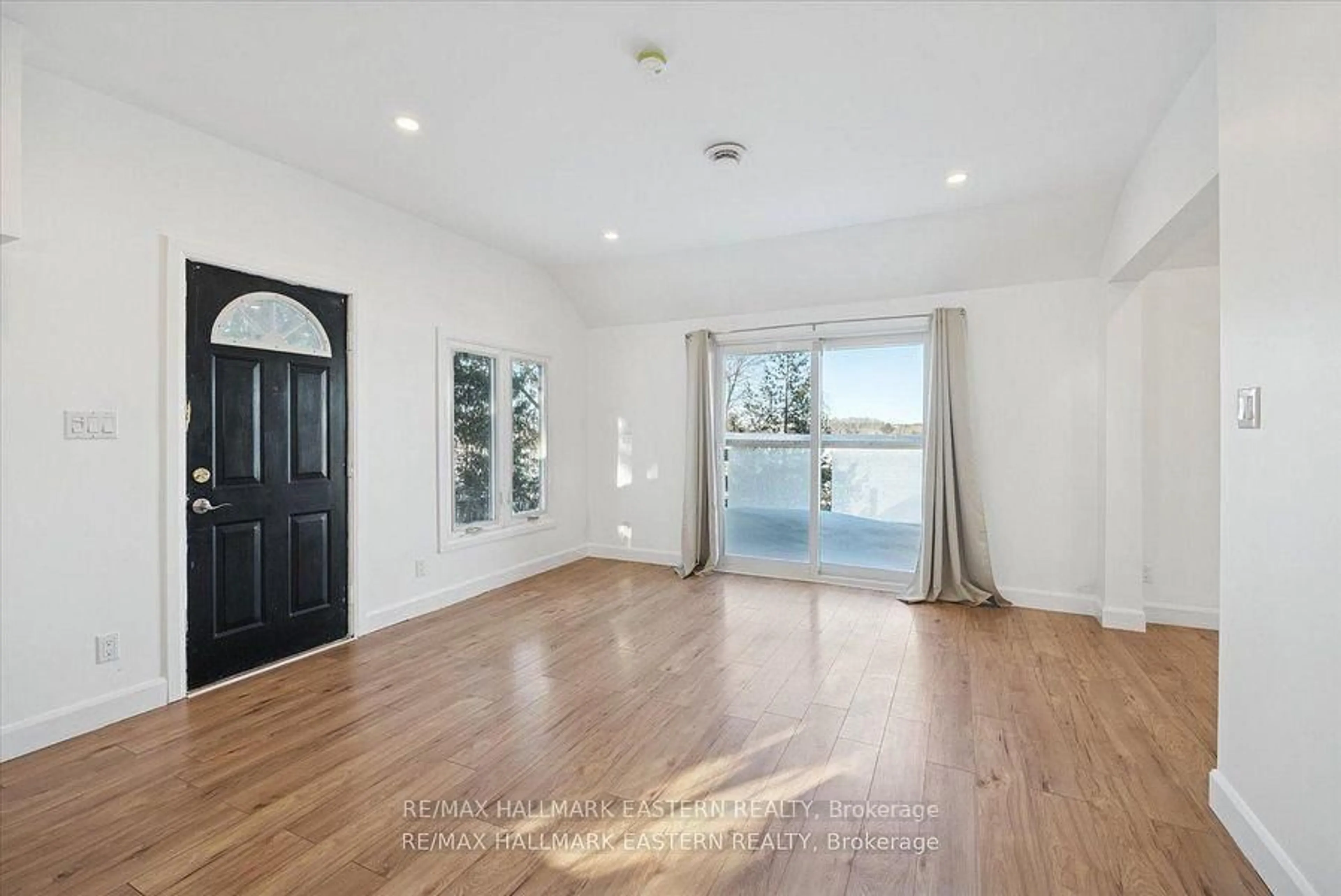 A pic of a room for 344 Fife Ave, Selwyn Ontario K9J 6X3