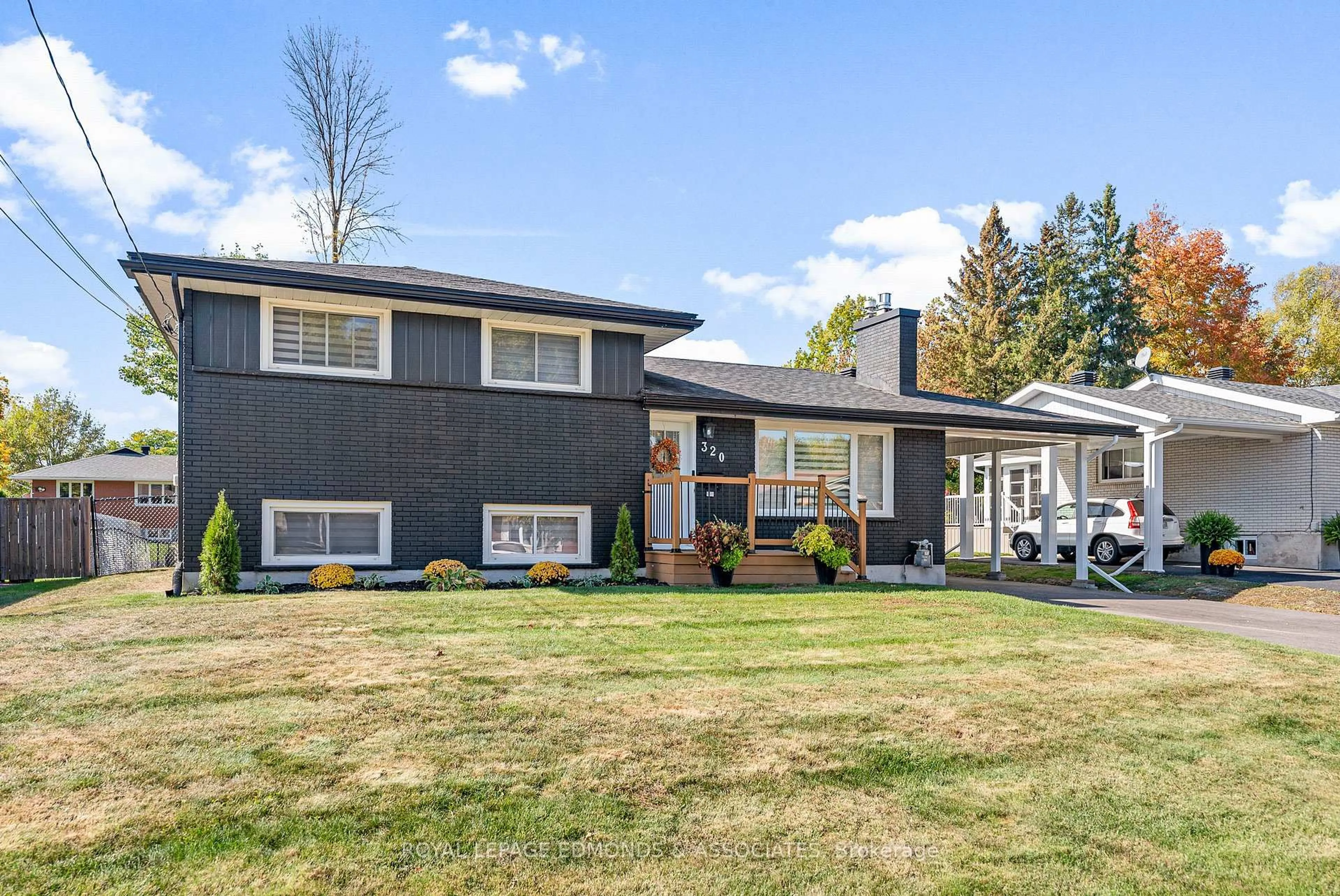 Home with vinyl exterior material, street for 320 Patricia Ave, Pembroke Ontario K8A 2C2