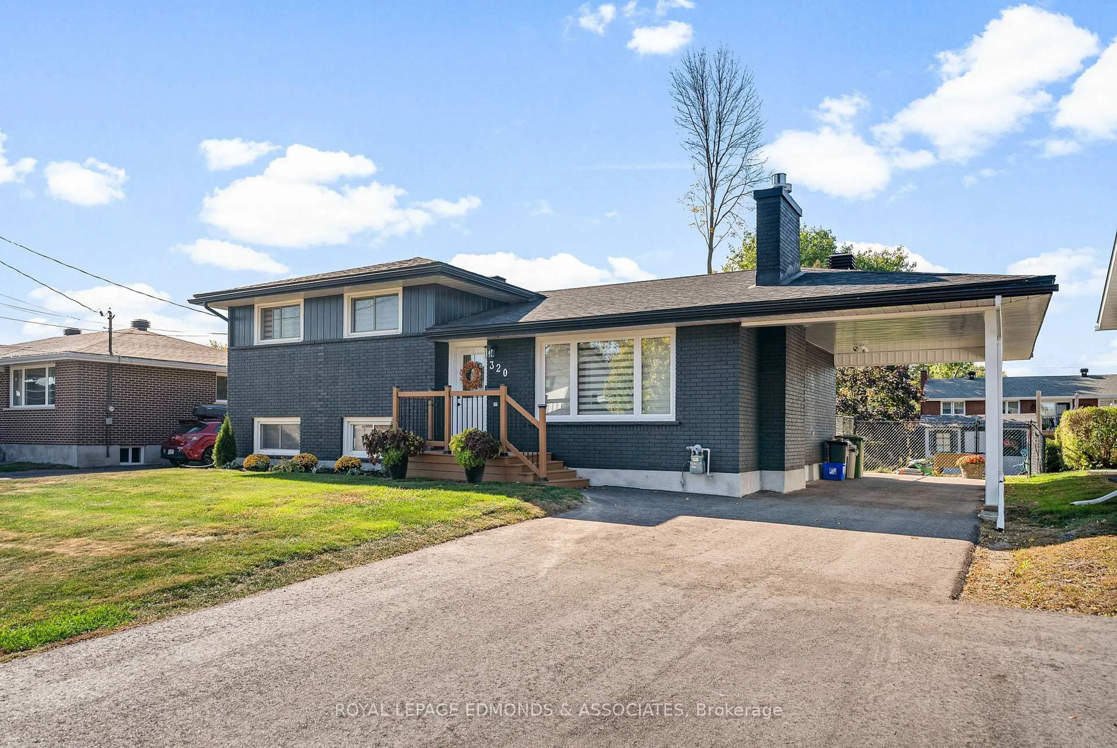 Home with vinyl exterior material, street for 320 Patricia Ave, Pembroke Ontario K8A 2C2