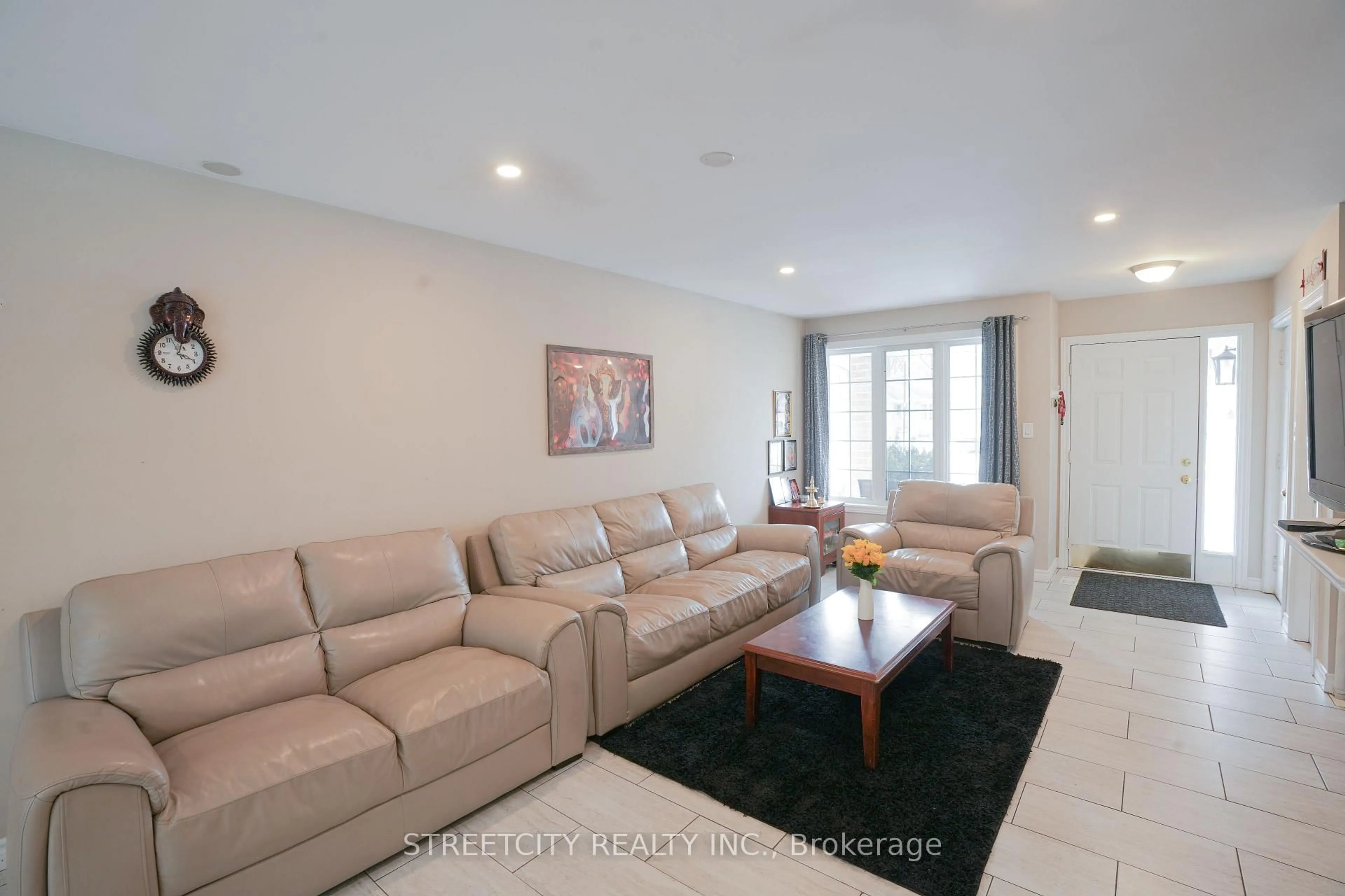 Living room with furniture, unknown for 35 Juniper Cres, Strathroy-Caradoc Ontario N7G 4G4