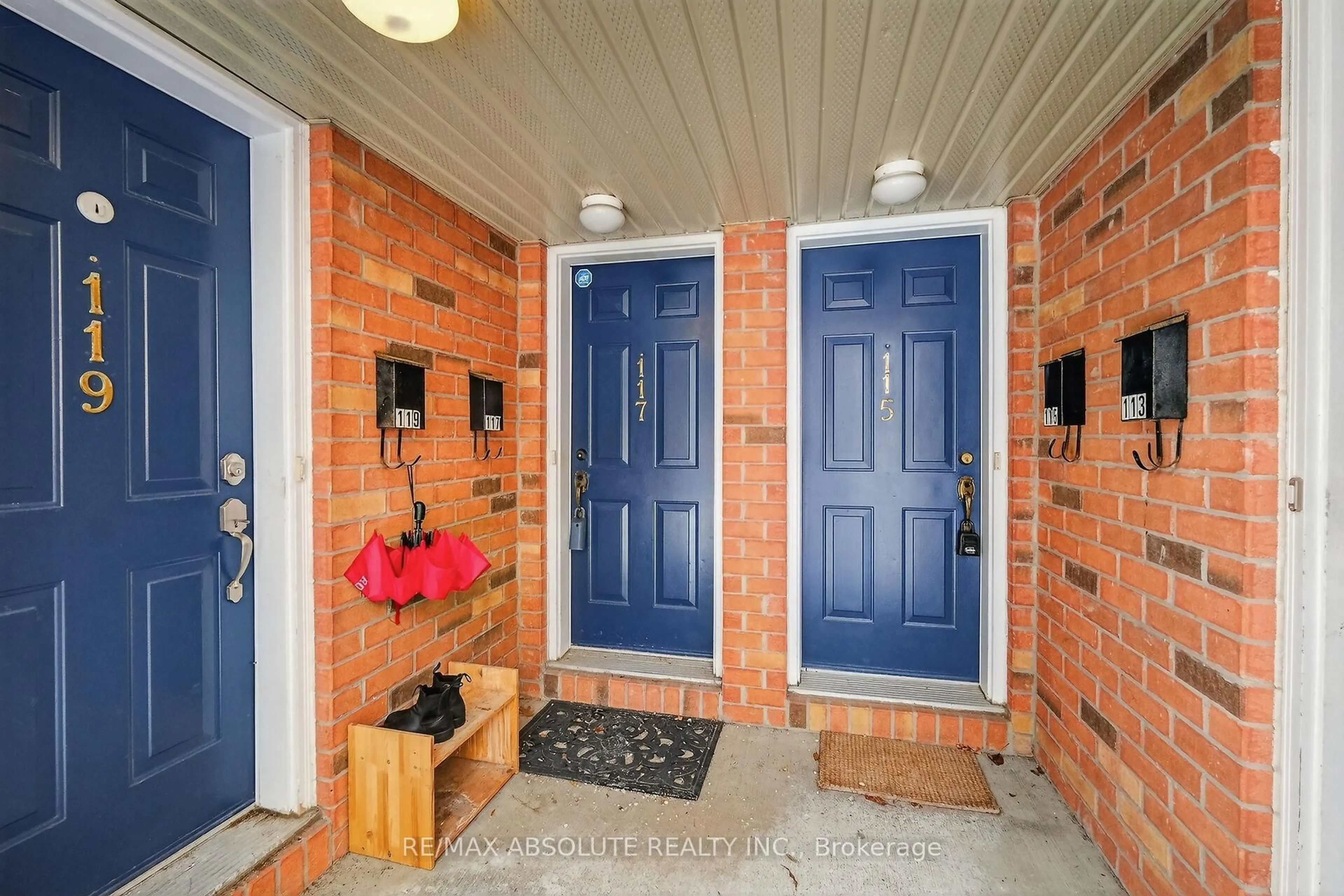 Indoor entryway for 117 Tall Pines Private, Ottawa Ontario K2H 1H1