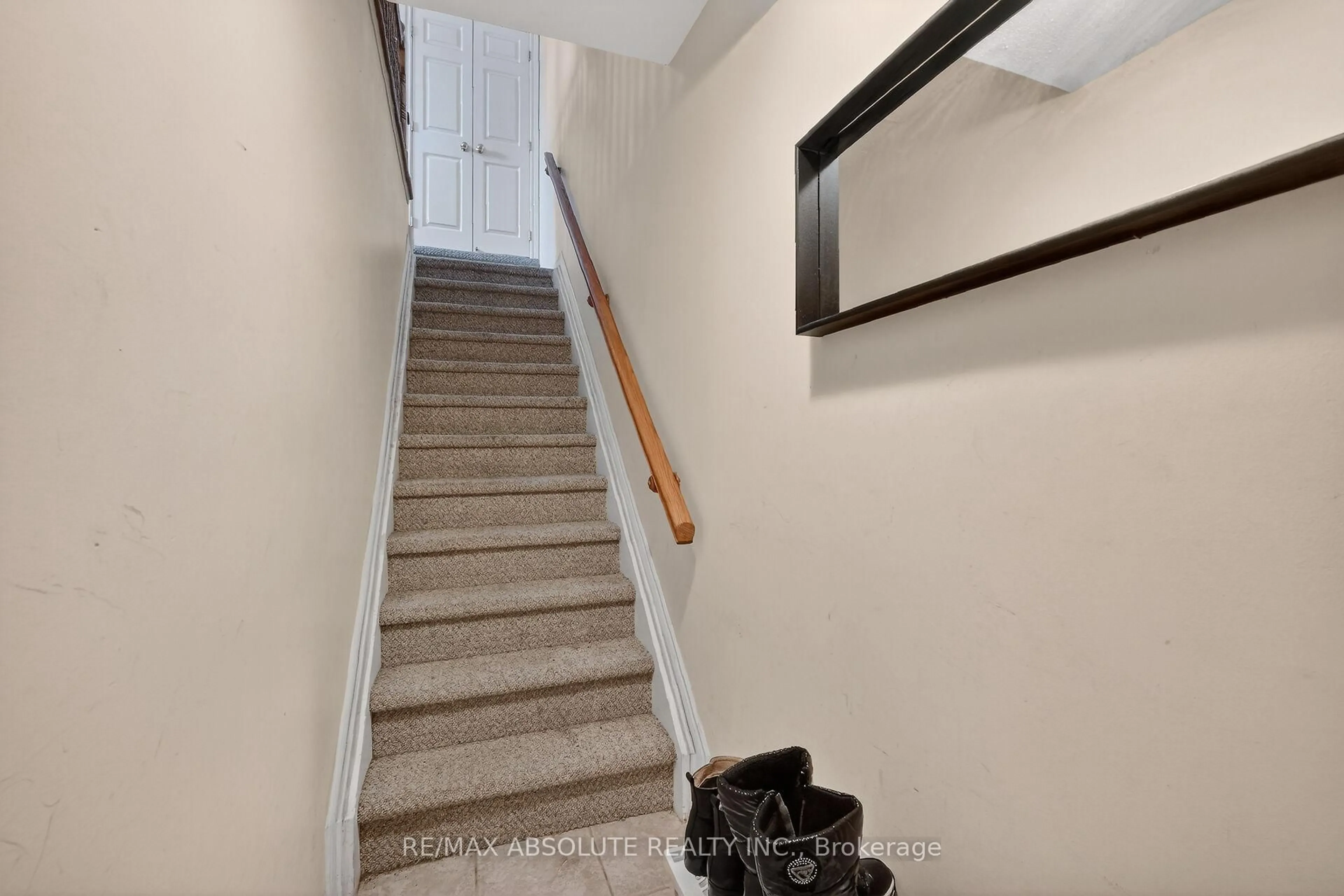 Stairs for 117 Tall Pines Private, Ottawa Ontario K2H 1H1