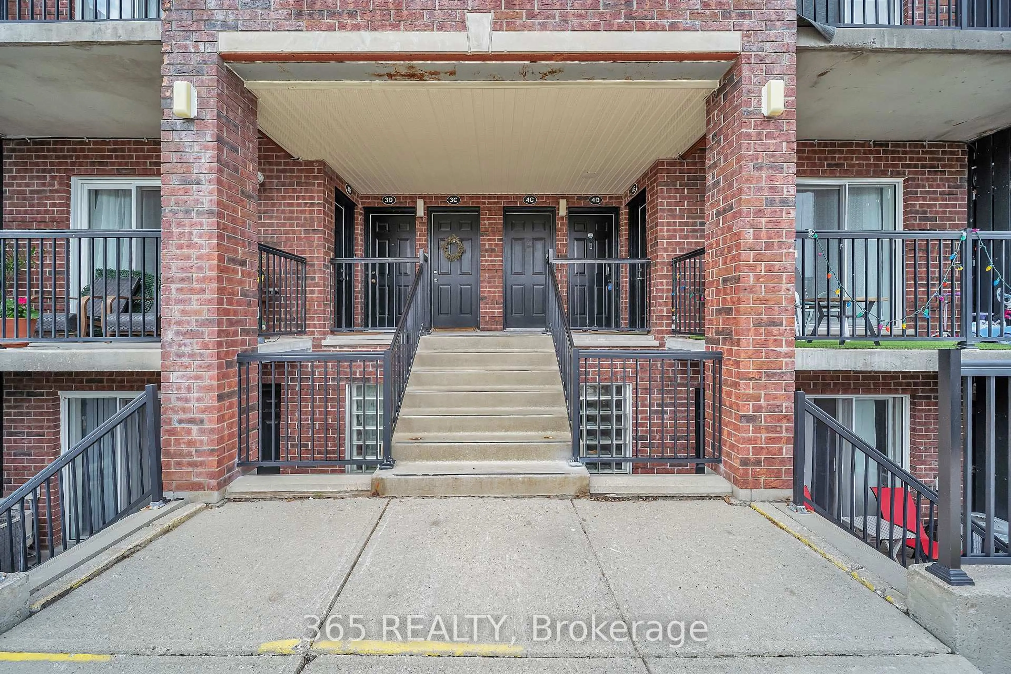 Indoor entryway for 45 Cedarhill Cres #4D, Kitchener Ontario N2E 0A2
